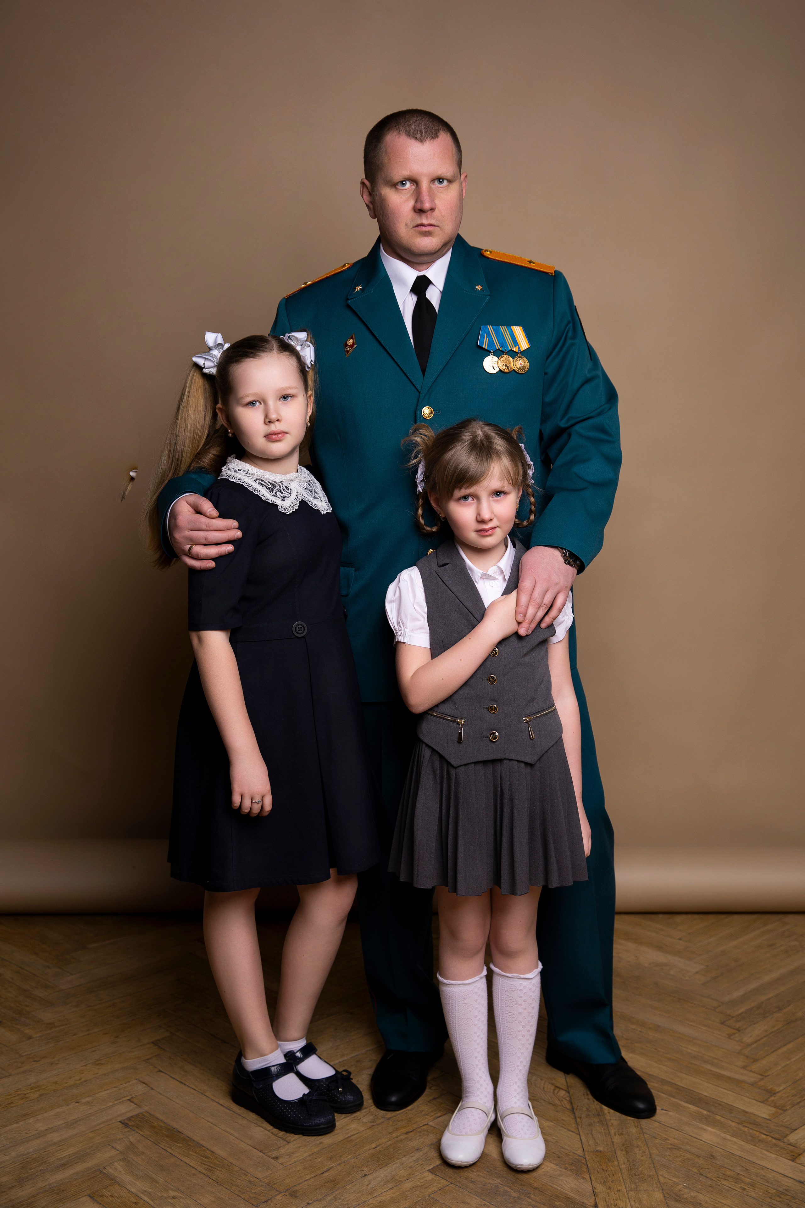 Рената и Роман с дочерьми. Фотостудия Gaga. Семейный и школьный фотограф Катерина Голубева