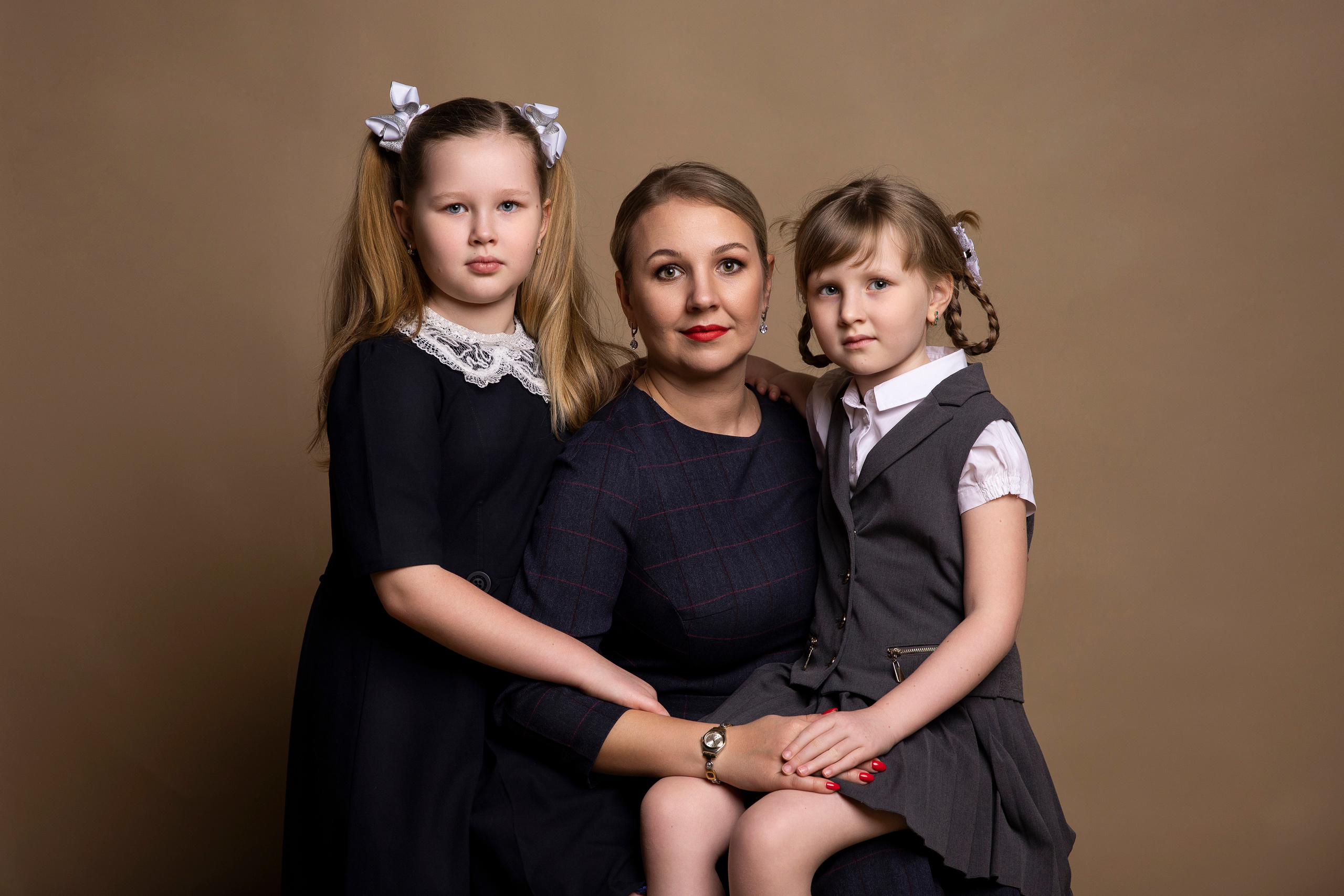 Рената и Роман с дочерьми. Фотостудия Gaga. Семейный и школьный фотограф Катерина Голубева