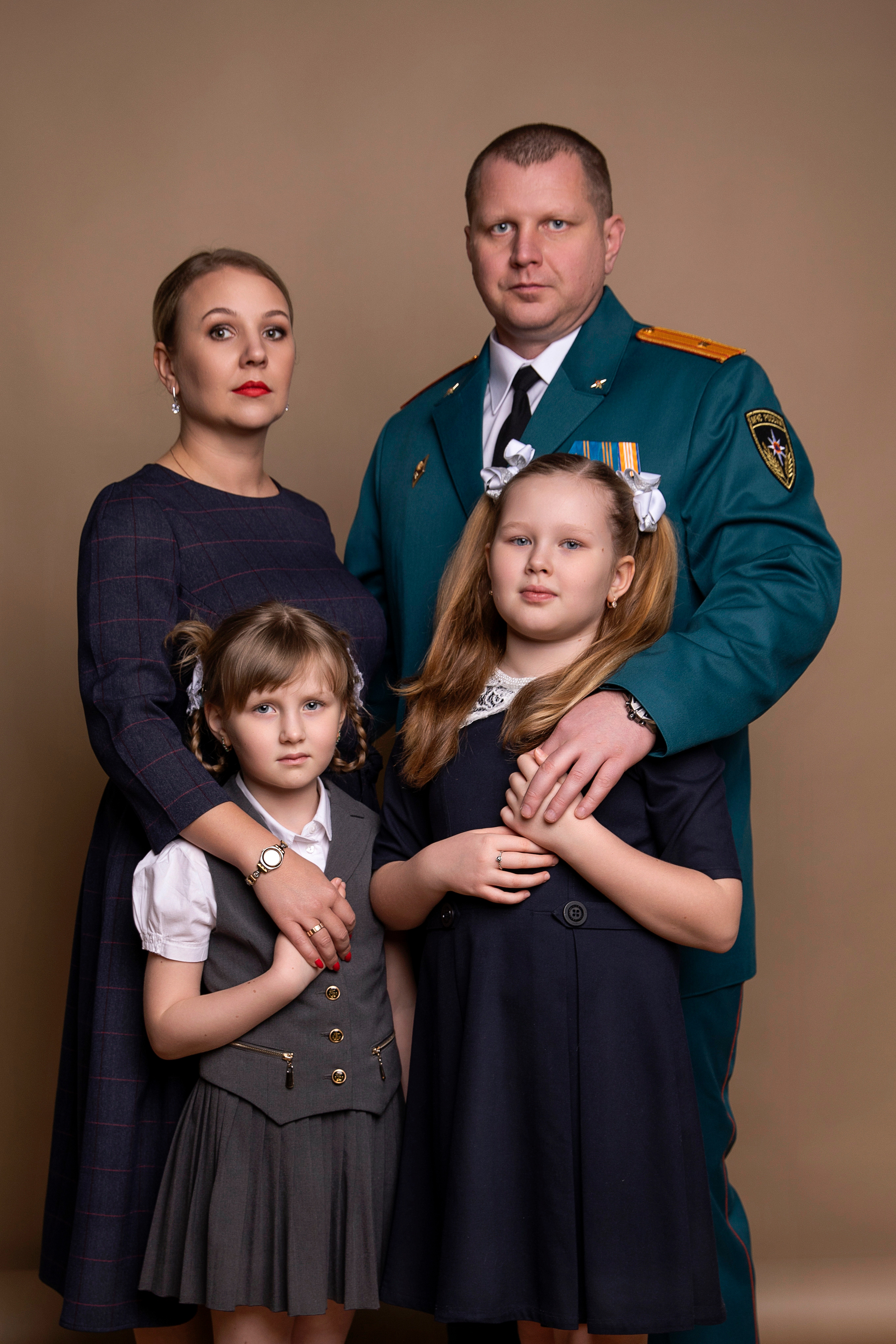 Рената и Роман с дочерьми. Фотостудия Gaga. Семейный и школьный фотограф Катерина Голубева