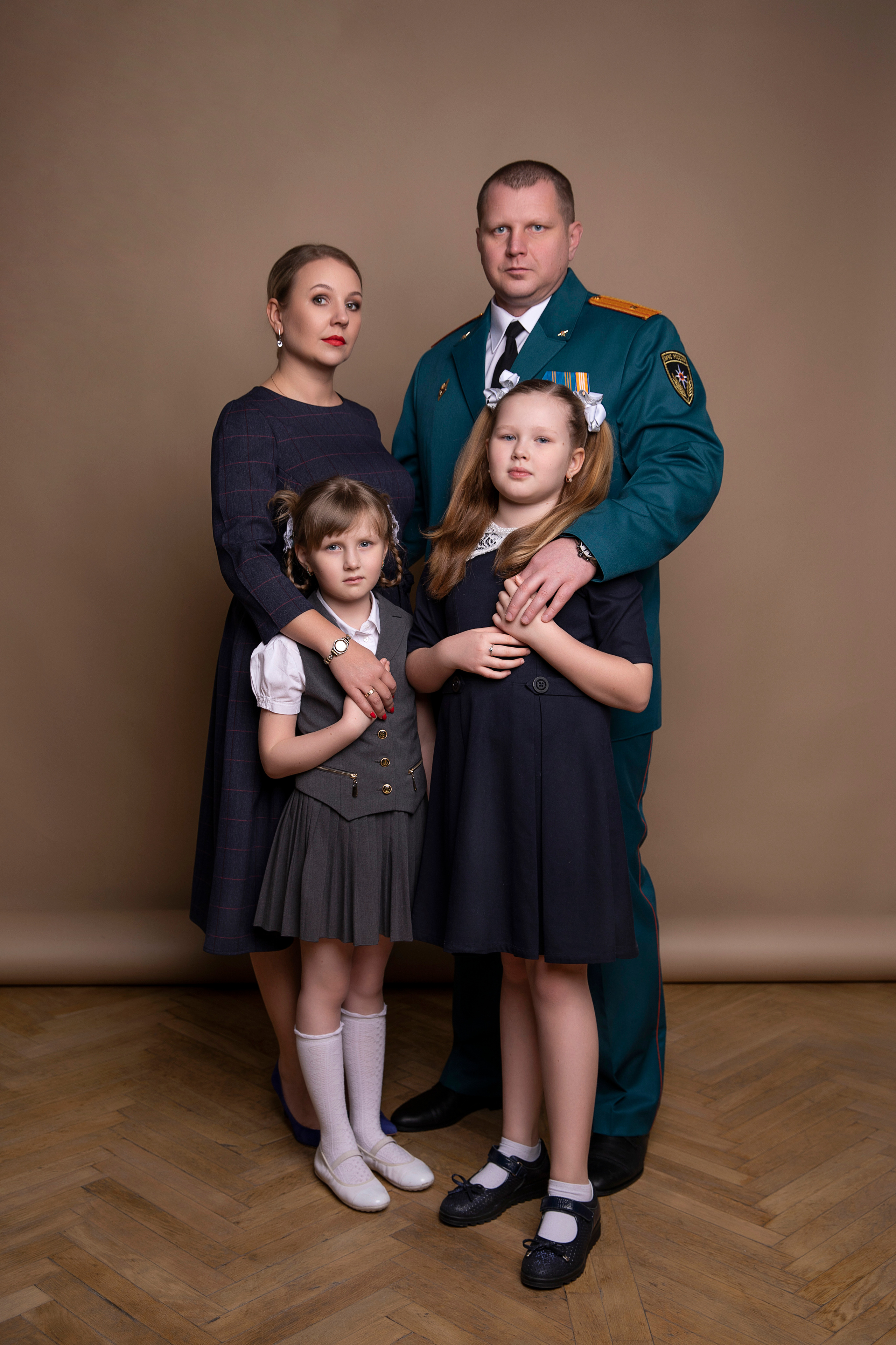 Рената и Роман с дочерьми. Фотостудия Gaga. Семейный и школьный фотограф Катерина Голубева