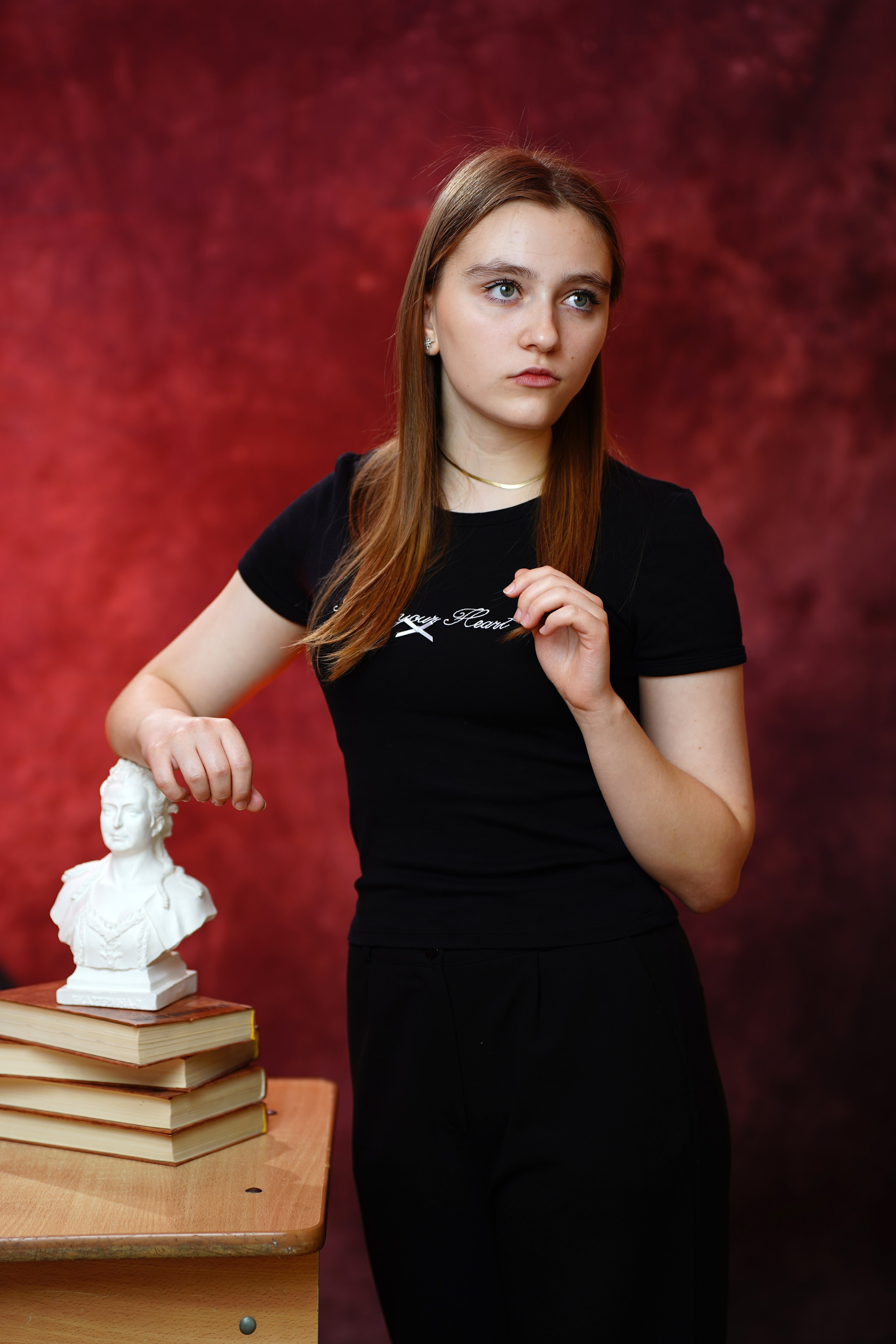 съемка в школьном коридоре. Привозили студийный свет и фон