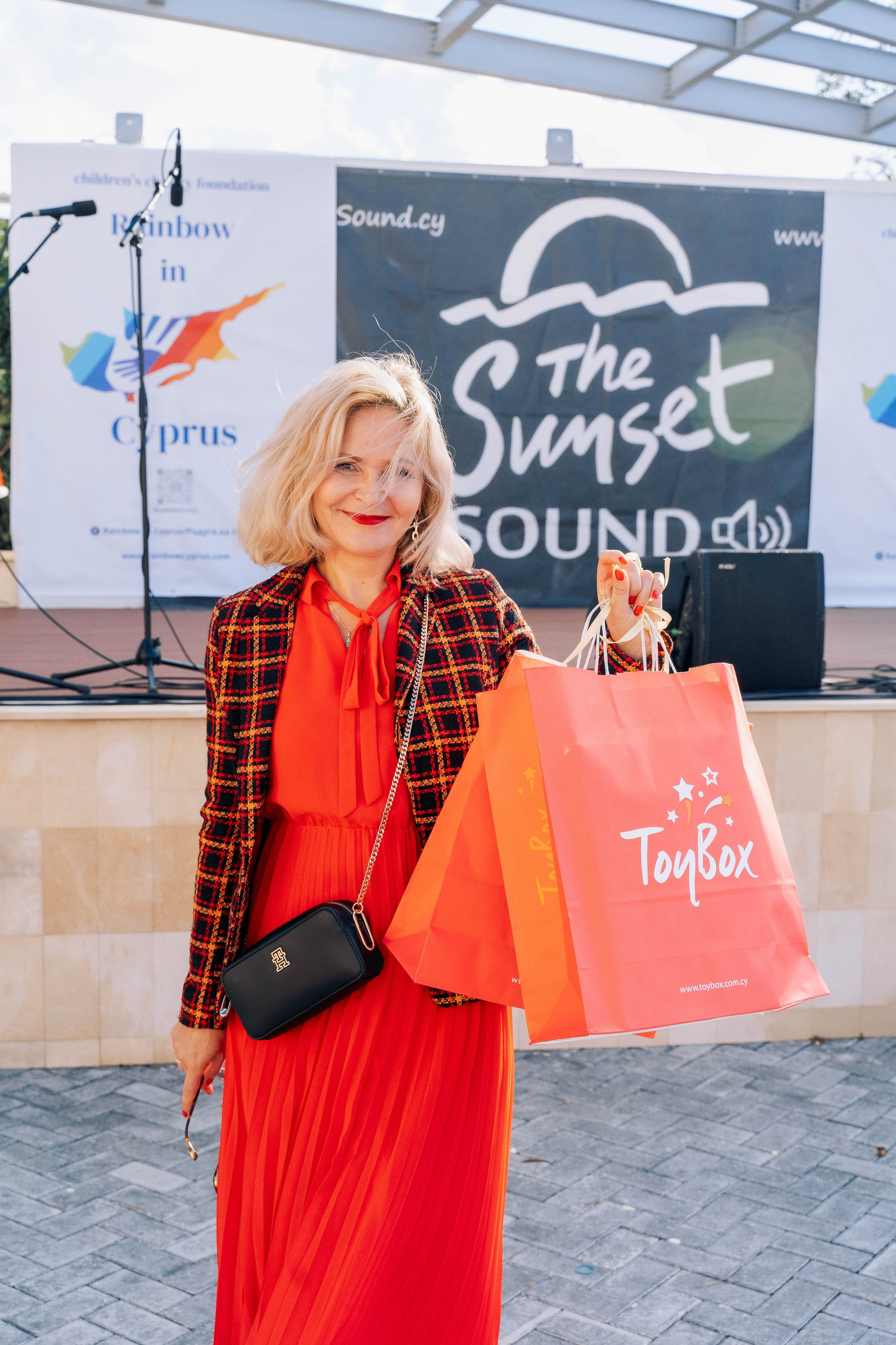 Новогодняя ярмарка от БФ «Радуга на Кипре». Свадебный и семейный фотограф Ирина Чернова