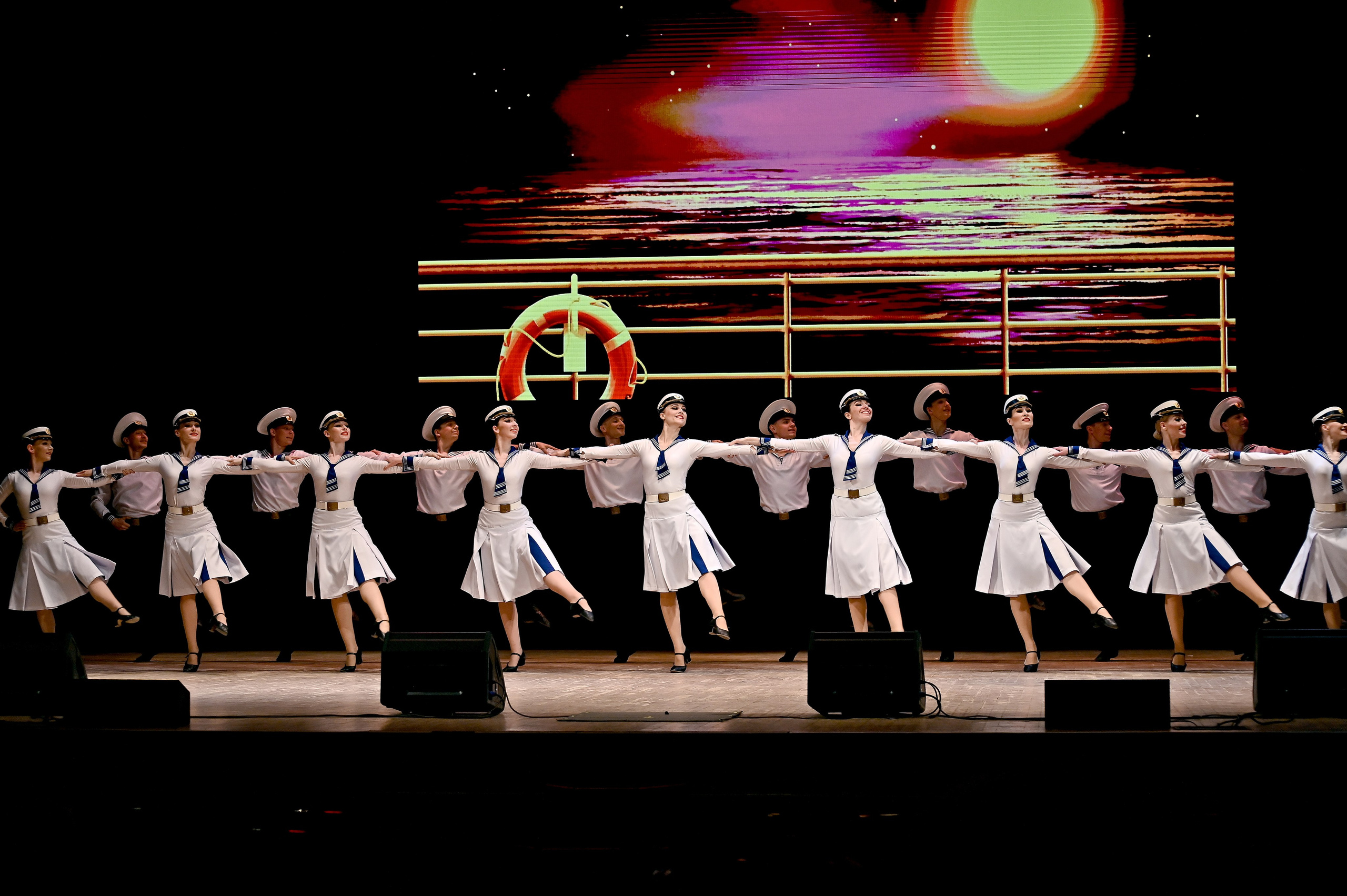 АНСАМБЛЬ ПЕСНИ И ТАНЦА «ДОНБАСС». ФОТОГРАФ ВАШИХ МЕРОПРИЯТИЙ РЯЗАНЬ СЕРГЕЙ КЛЮЕВ Концертная фотография близка к репортажу и портретной съемке