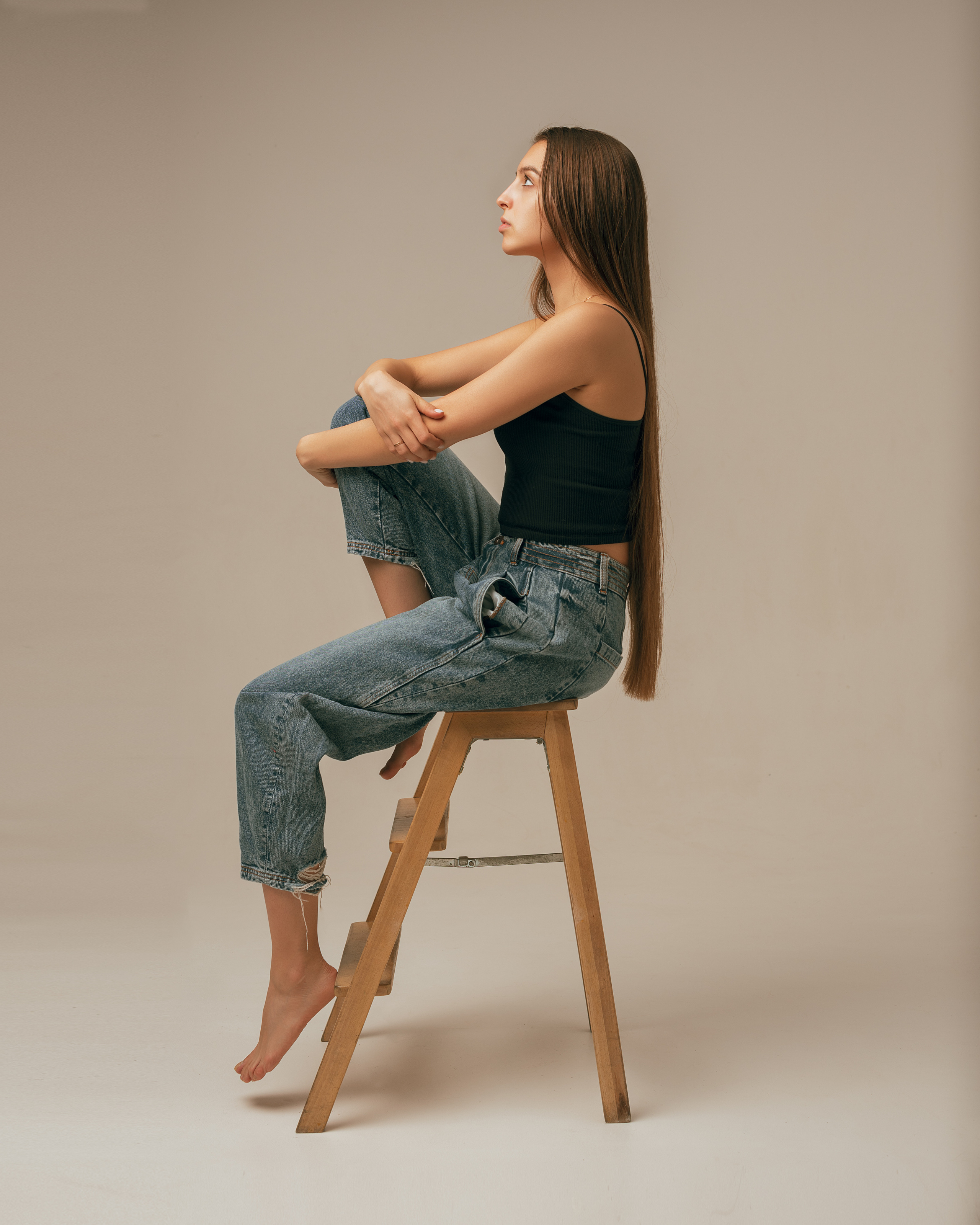 Профессиональная женская портретная съемка в Гуанчжоу, включая студийные и уличные фотографии, с акцентом на индивидуальность, стиль и эмоции. Идеально для социальных сетей, личных проектов, резюме и бизнеса.