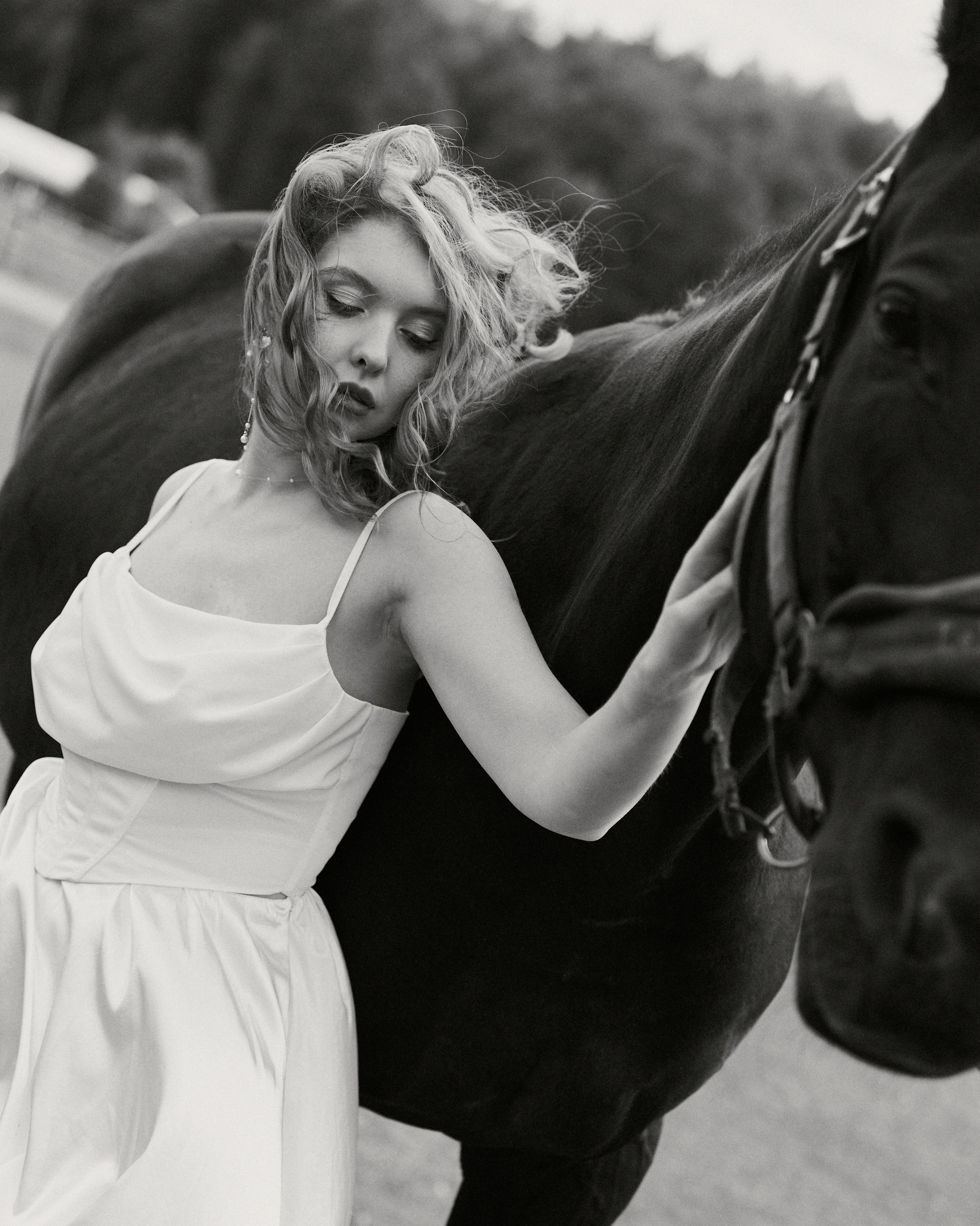 Летняя свадебная фотосессия с лошадьми