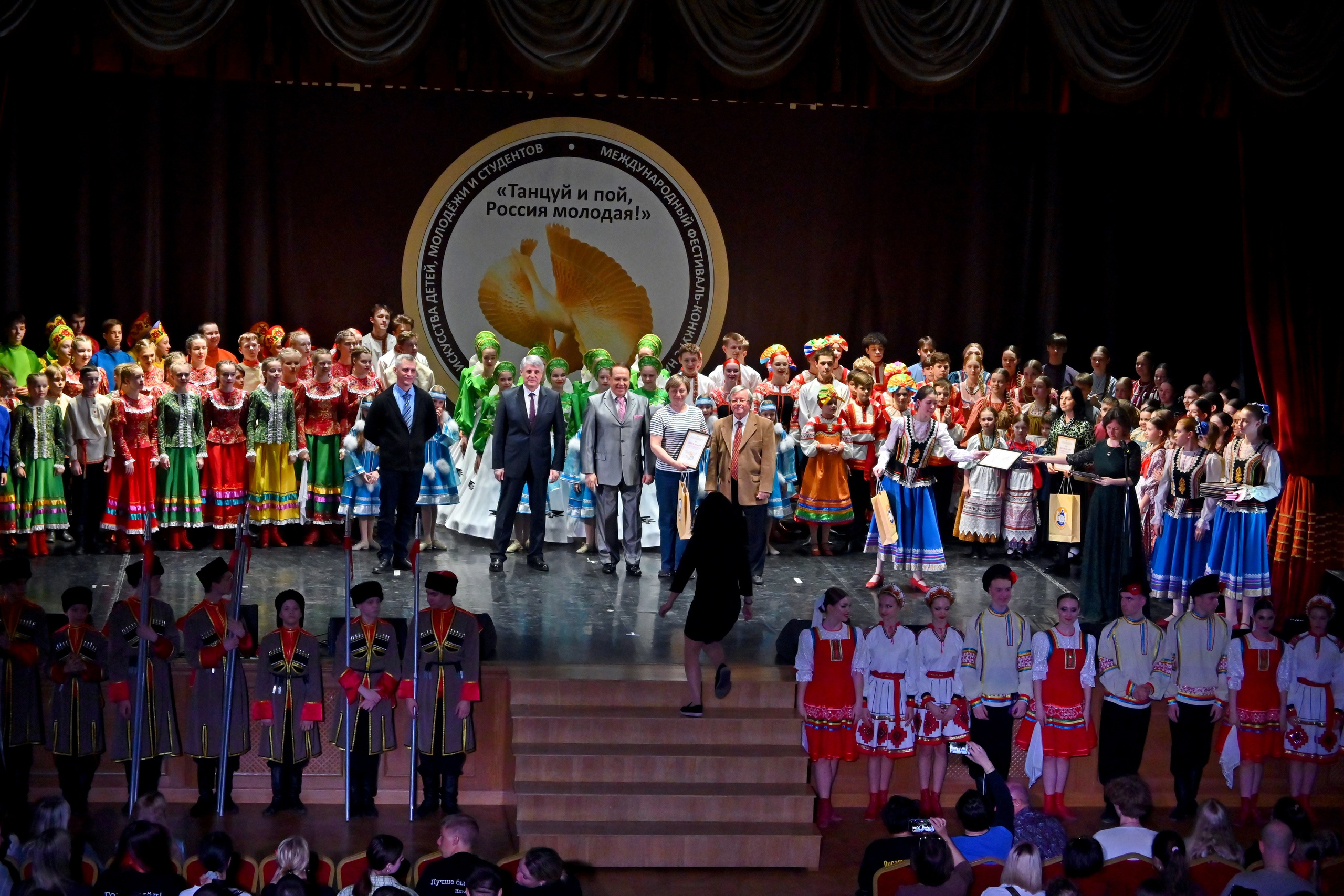 Гала-концерт. Танцуй и пой, Россия Молодая! 22.04.2024. Профессиональный фотограф в Москве Алёна Котова