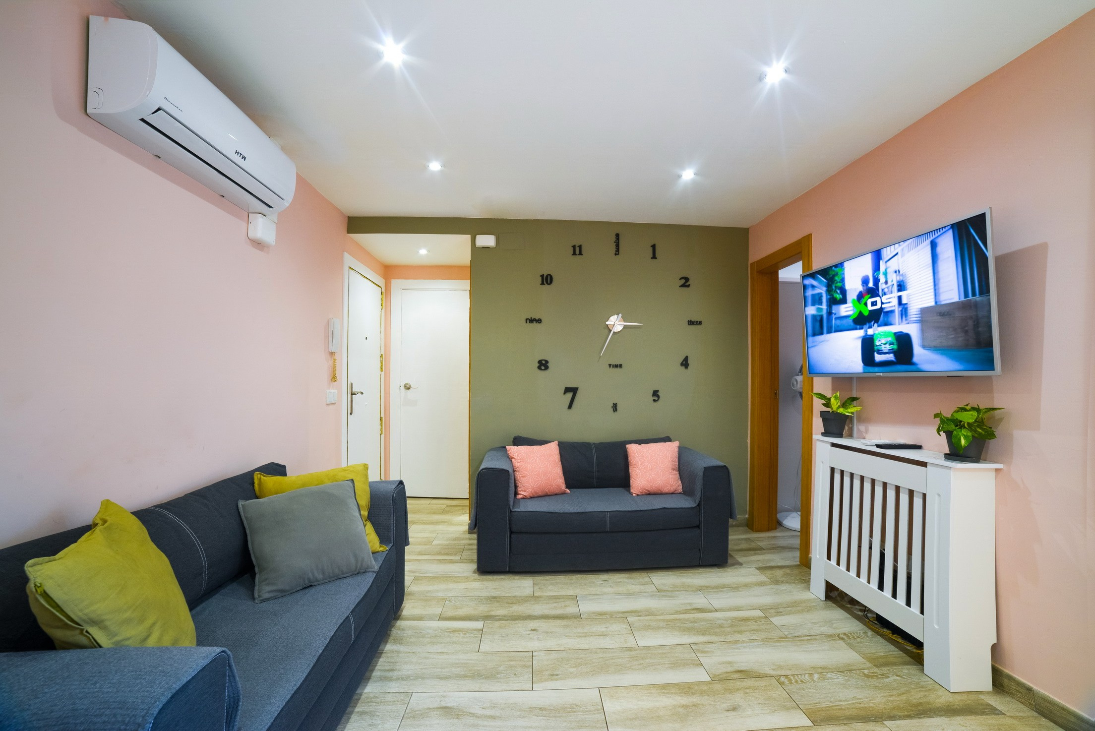 Reloj de pared. Barcelona. Fotógrafo Aleksandr Rybintsev