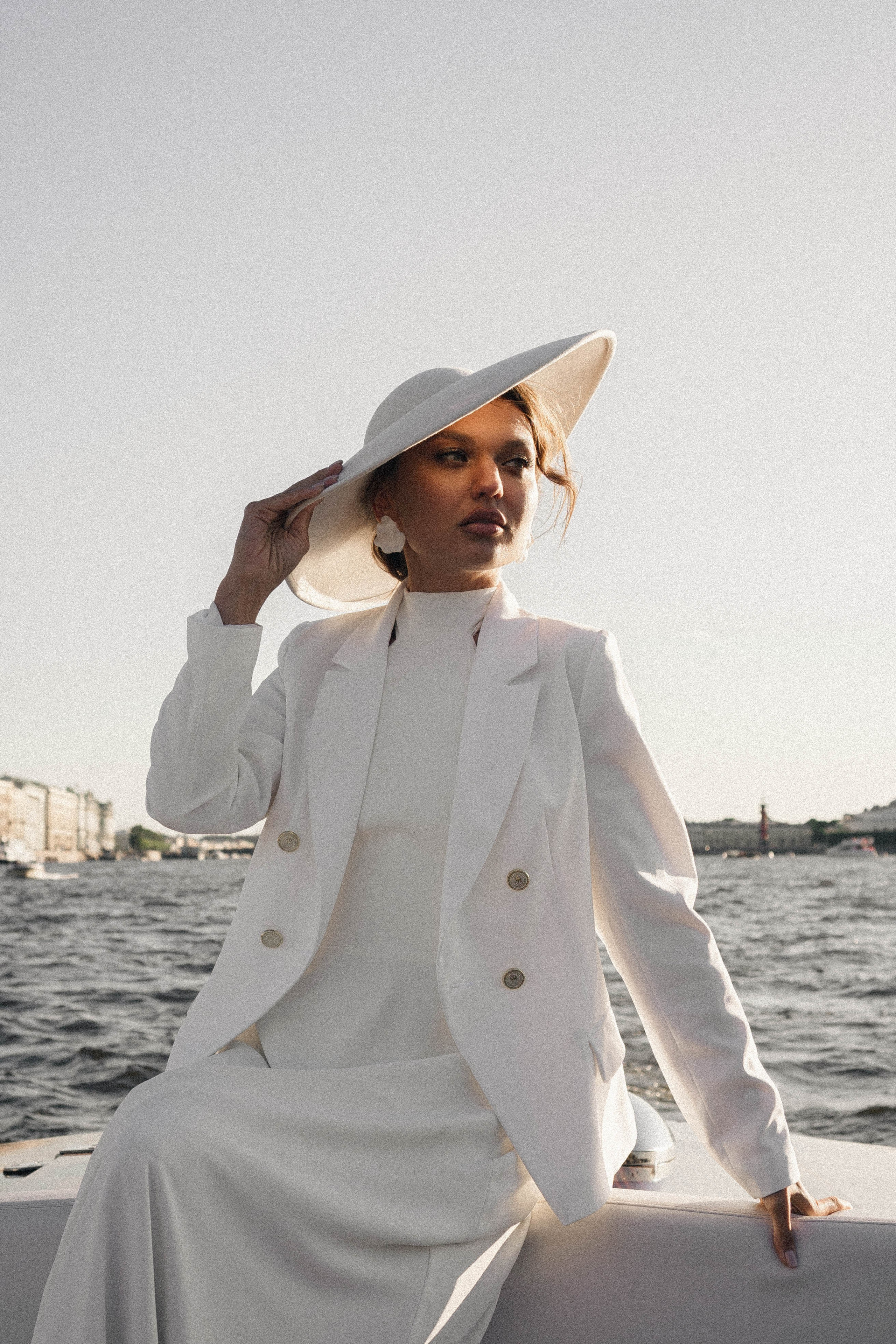 СВАДЕНБНАЯ СЬЕМКА НА КАТЕРЕ ПО КАНАЛАМ САНКТ-ПЕТЕРБУРГА И В АКВАТОРИИ НЕВЫ. Профессиональный фотограф, Санкт-Петербург — Виктория Богомолова