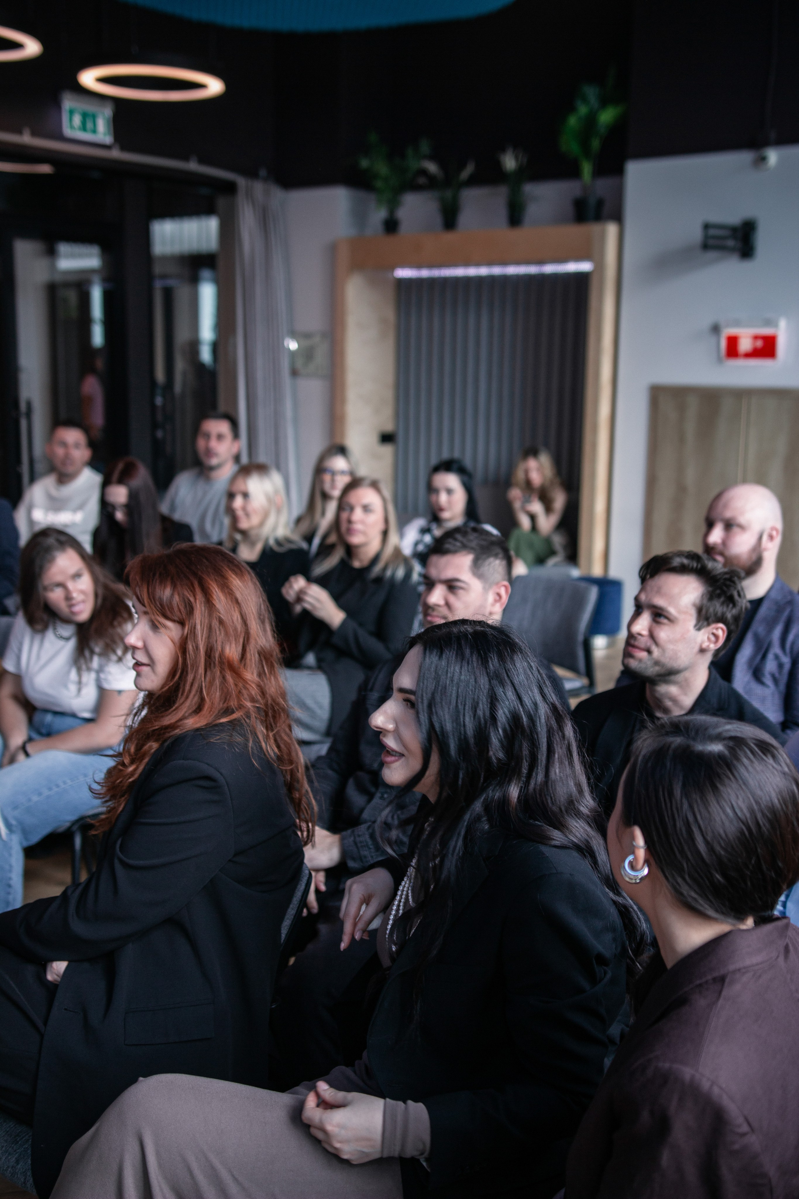Планерка компании недвижимости. Фотограф Москва — личные фотосессии, лавстори в студии