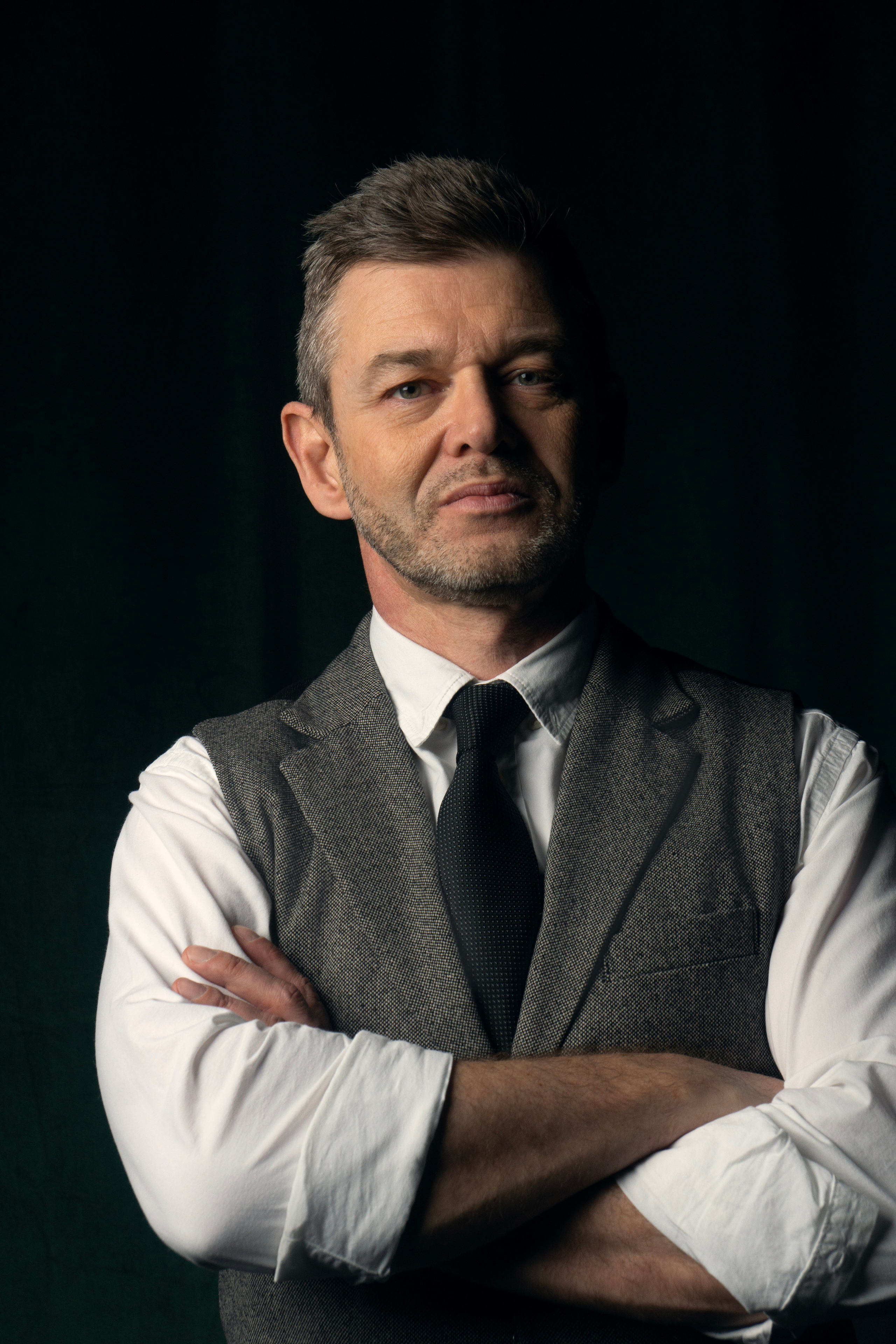 Мужской портреты в стиле Острых козырьков. Strona internetowa fotografki Elly Tev