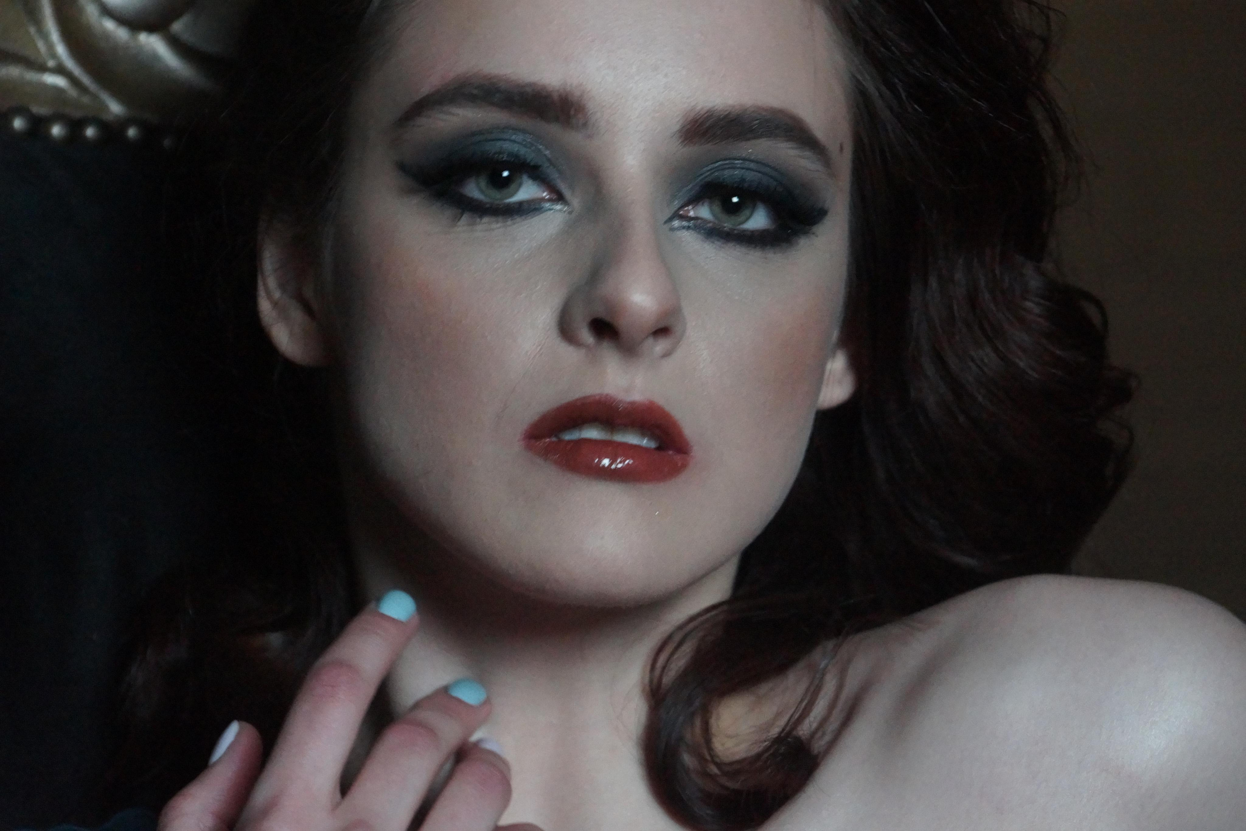 Студийная съемка женского портрета. Strona internetowa fotografki Elly Tev