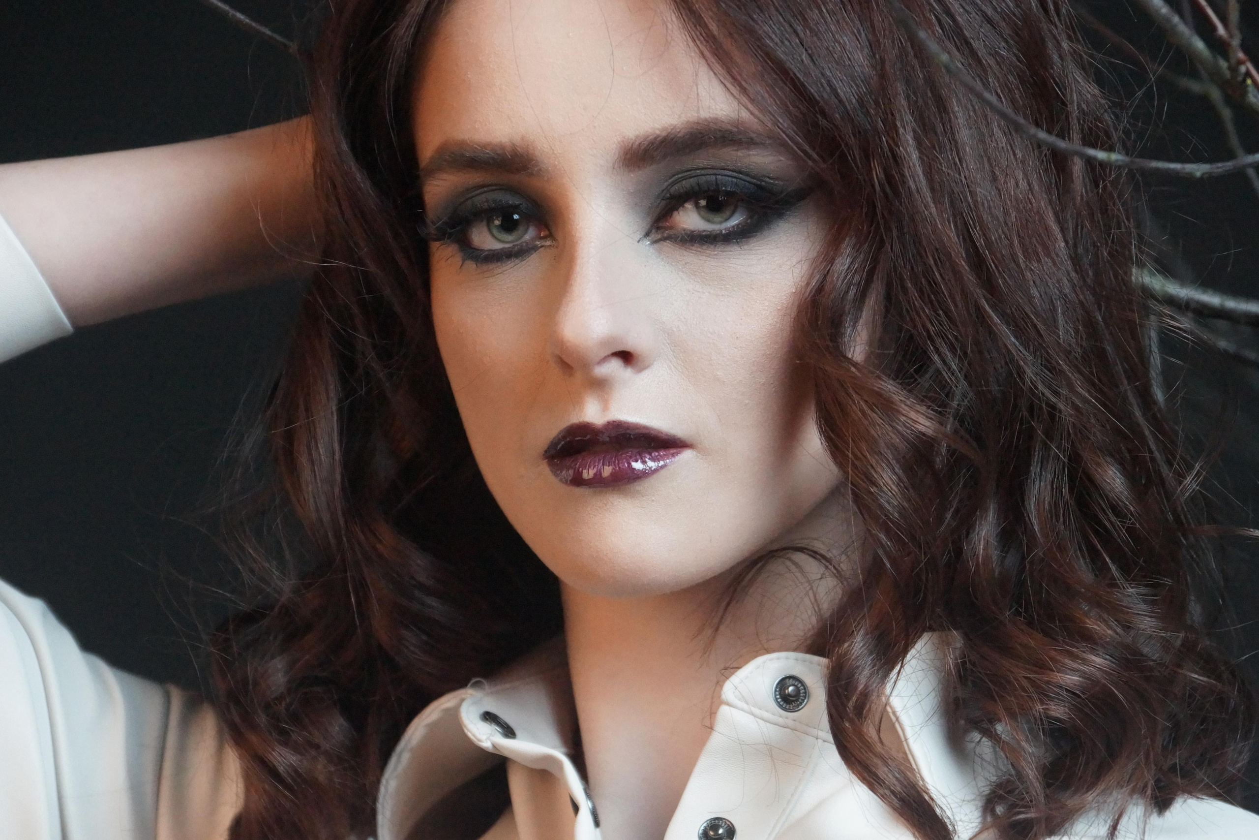 Стиль модных журналов 90-х годов. Strona internetowa fotografki Elly Tev