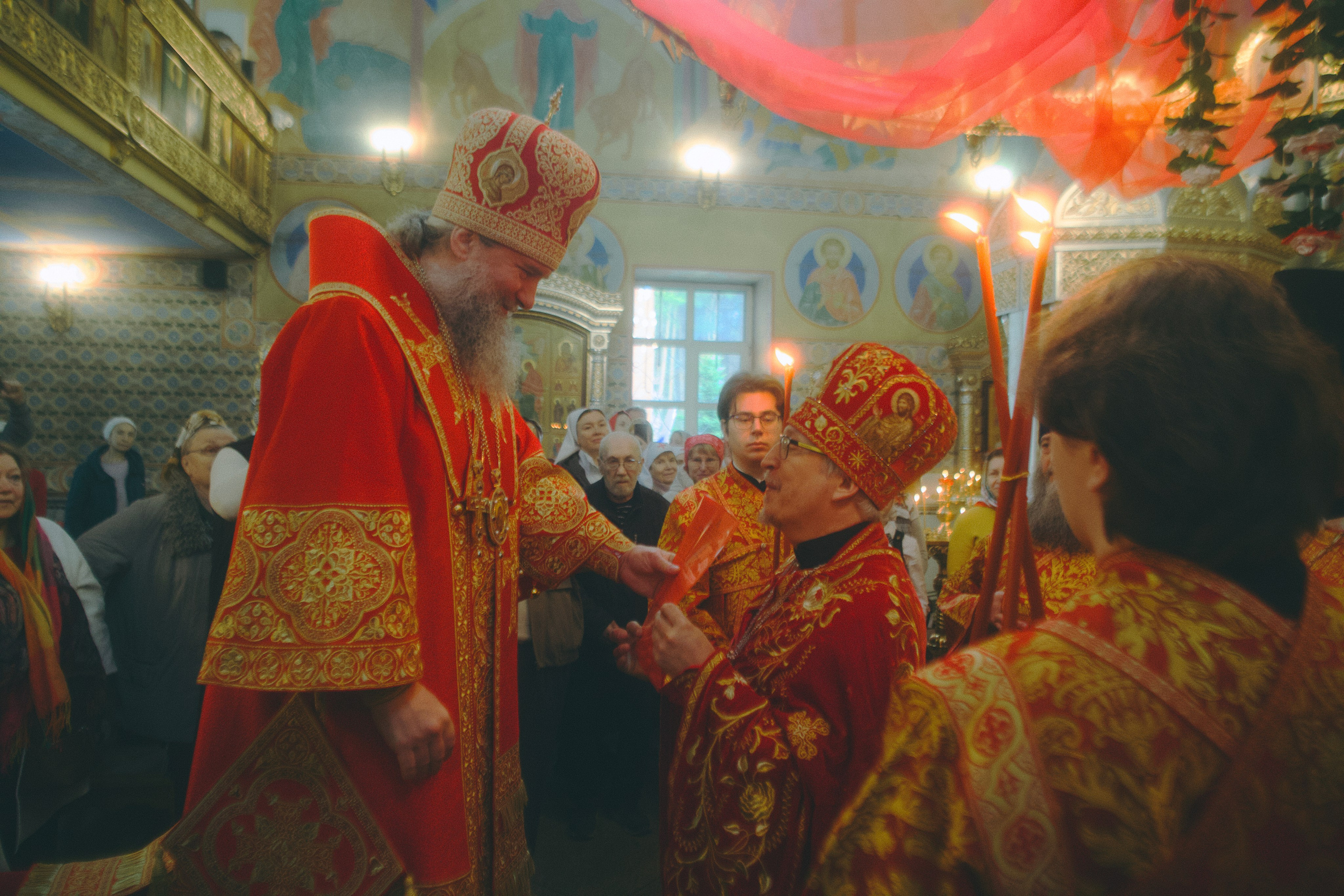 Репортаж с Божественной литургии в храме св. Пантелеимона в Екатеринбурге. Фотограф в Екатеринбурге: венчания, крещения, репортаж. Видео и трансляции. Официальный фотограф Екатеринбургской епархии