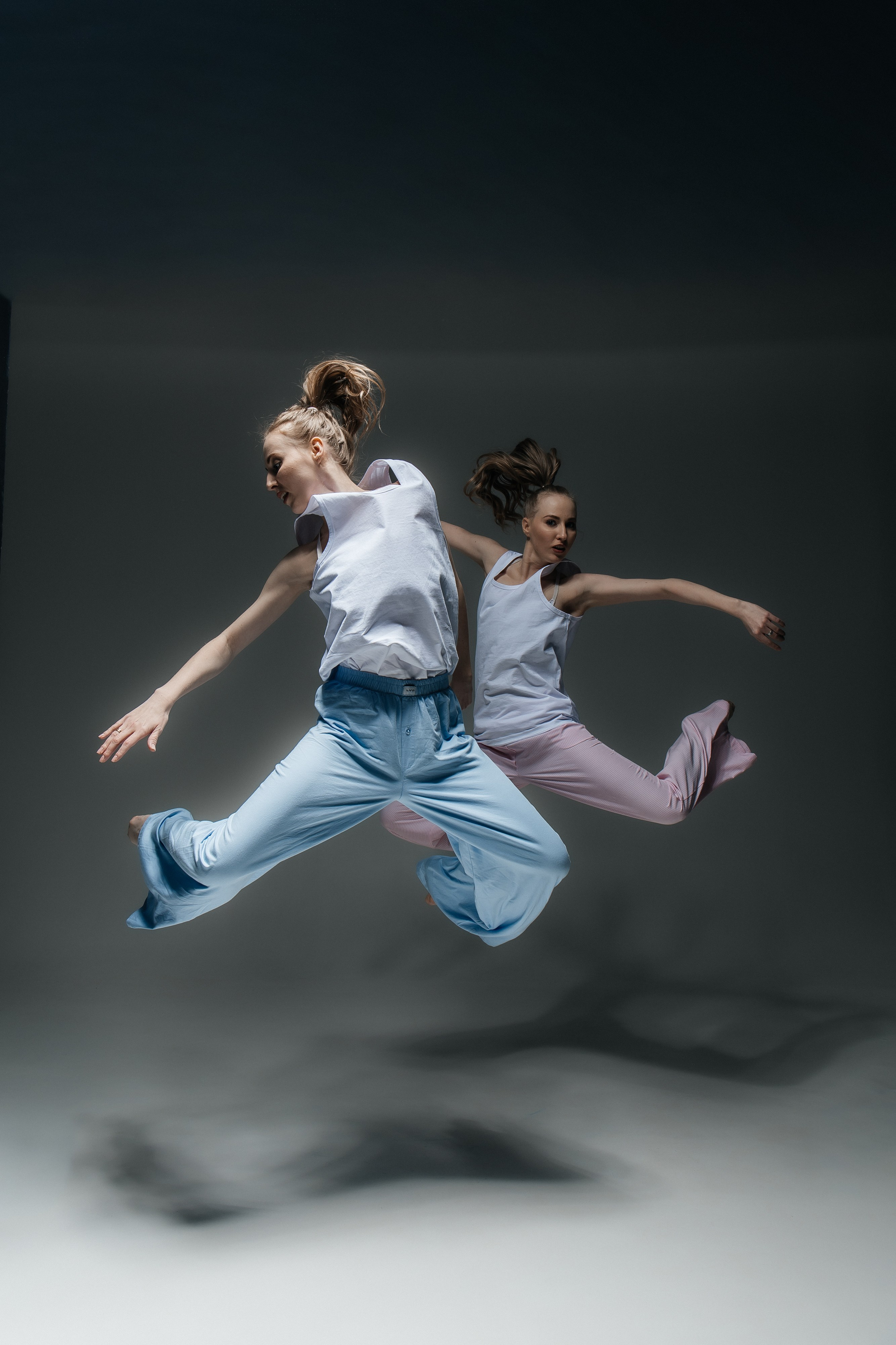 Вика и Настя