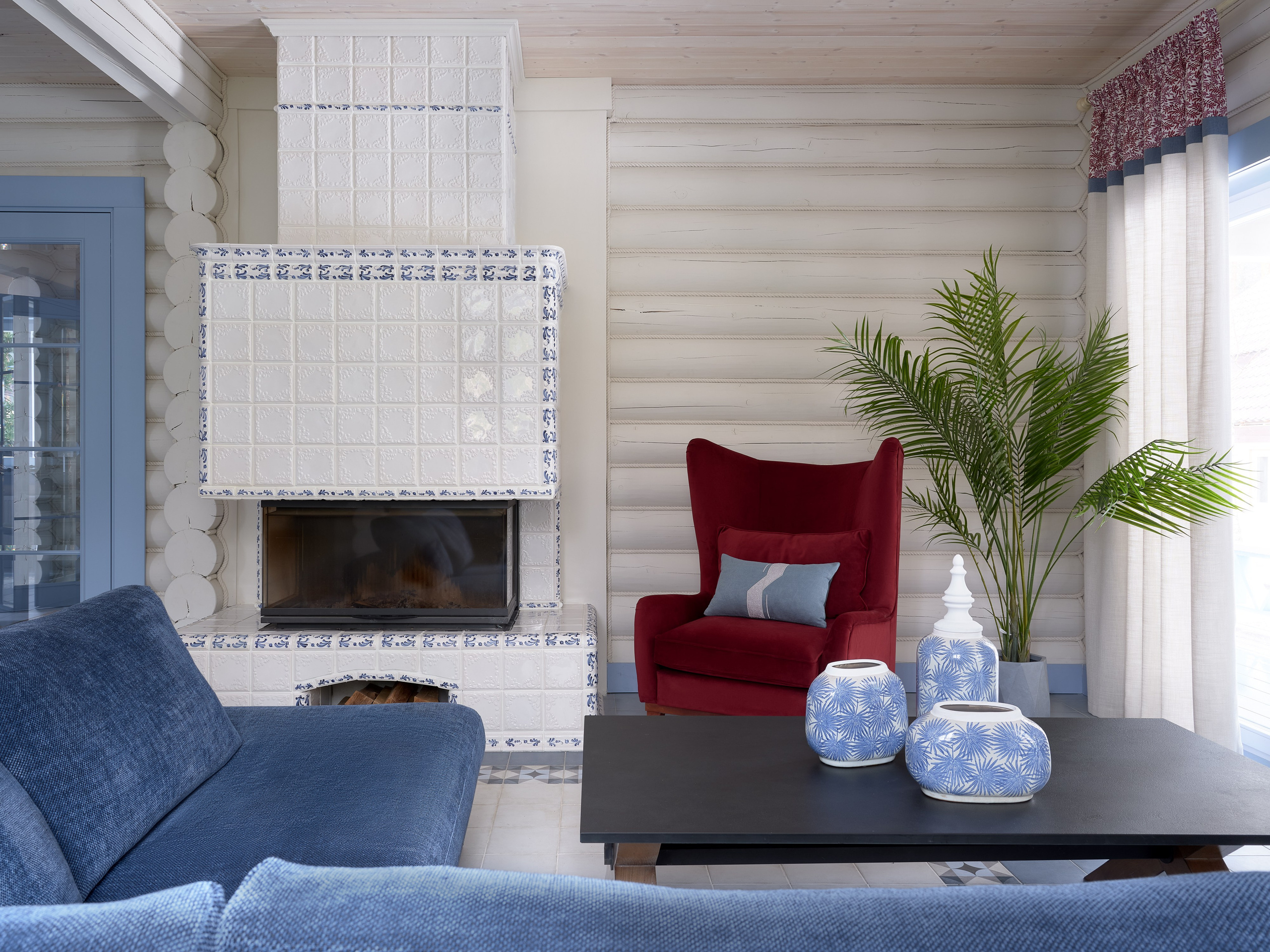 Бревенчатый светлый дом. Фотограф Наталья Вершинина