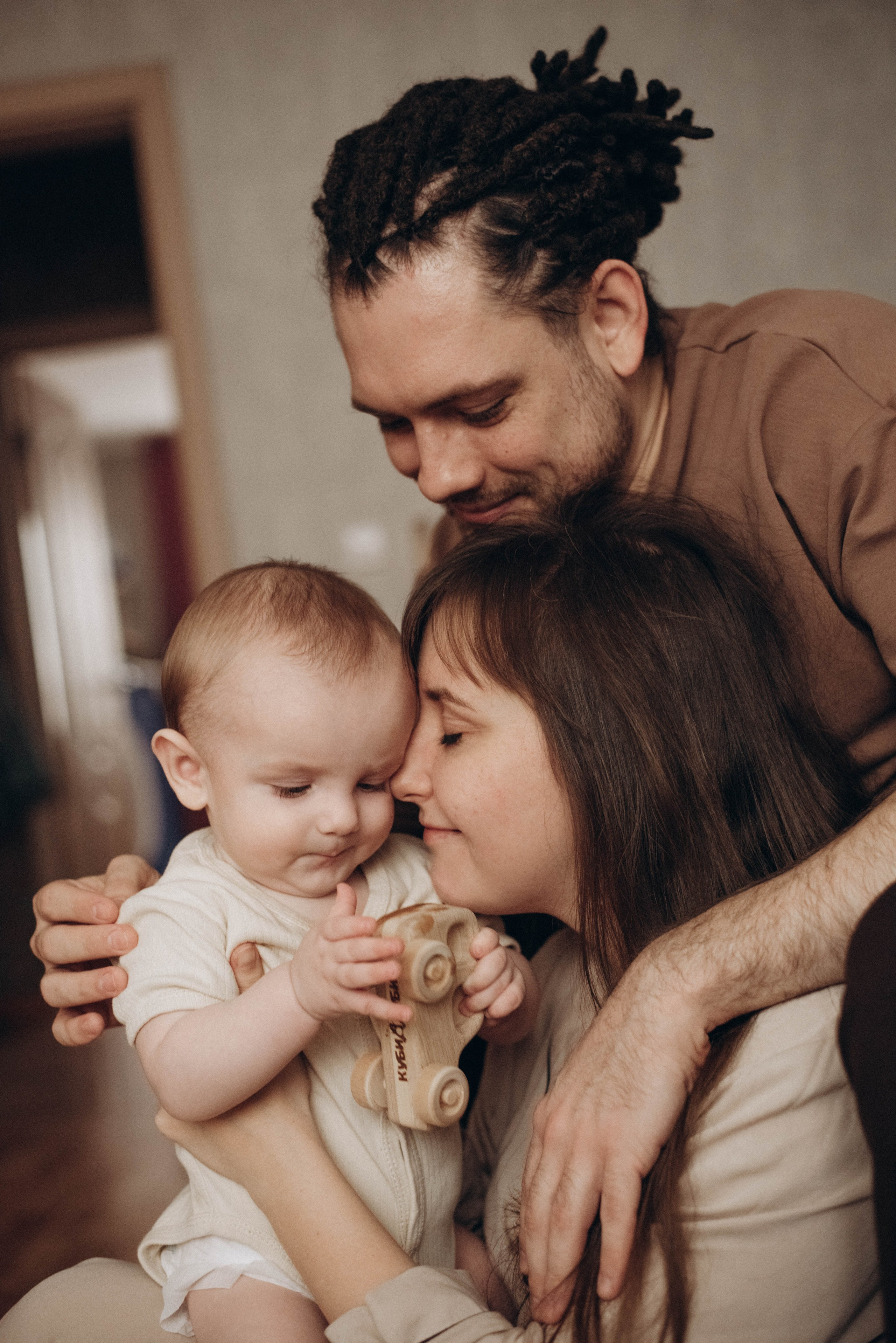 Домашняя семейная фотоссесия с малышом. Семейный фотограф в Железнодорожном Масаева Елена