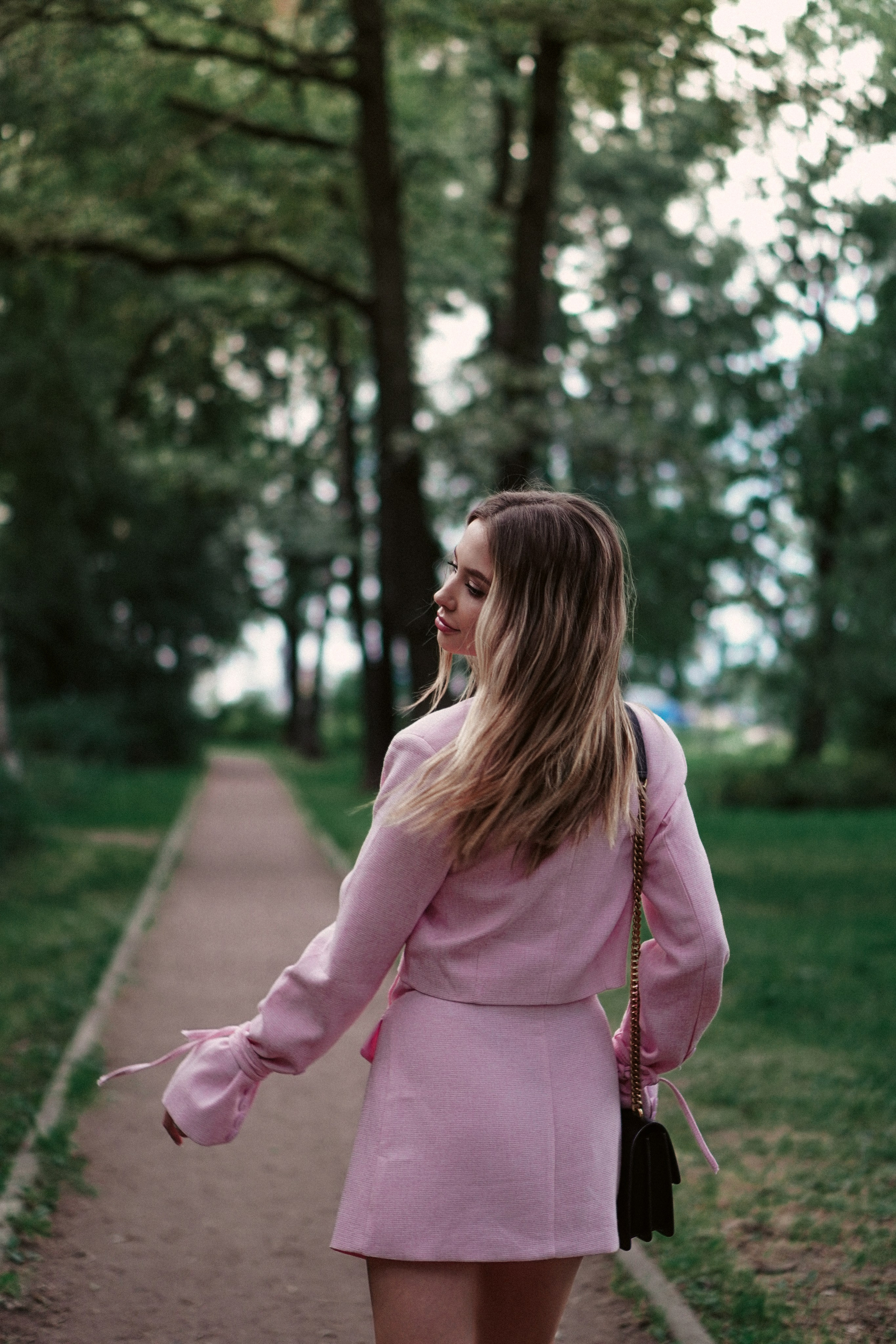 Алина | прогулочная фотосессия в парке. Портретный фотограф Москва