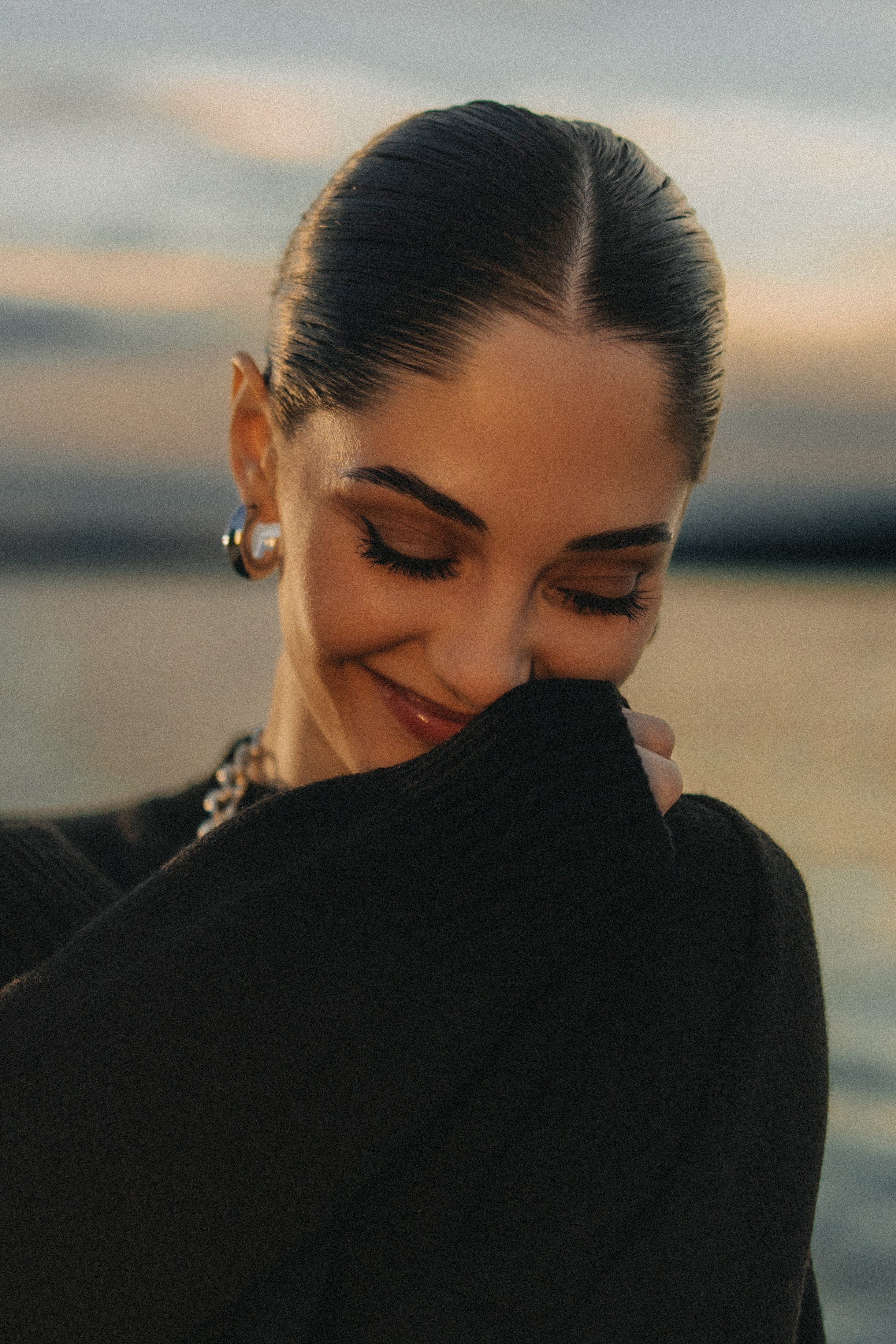 Юля | фотосессия на закате у воды. Портретный фотограф Москва