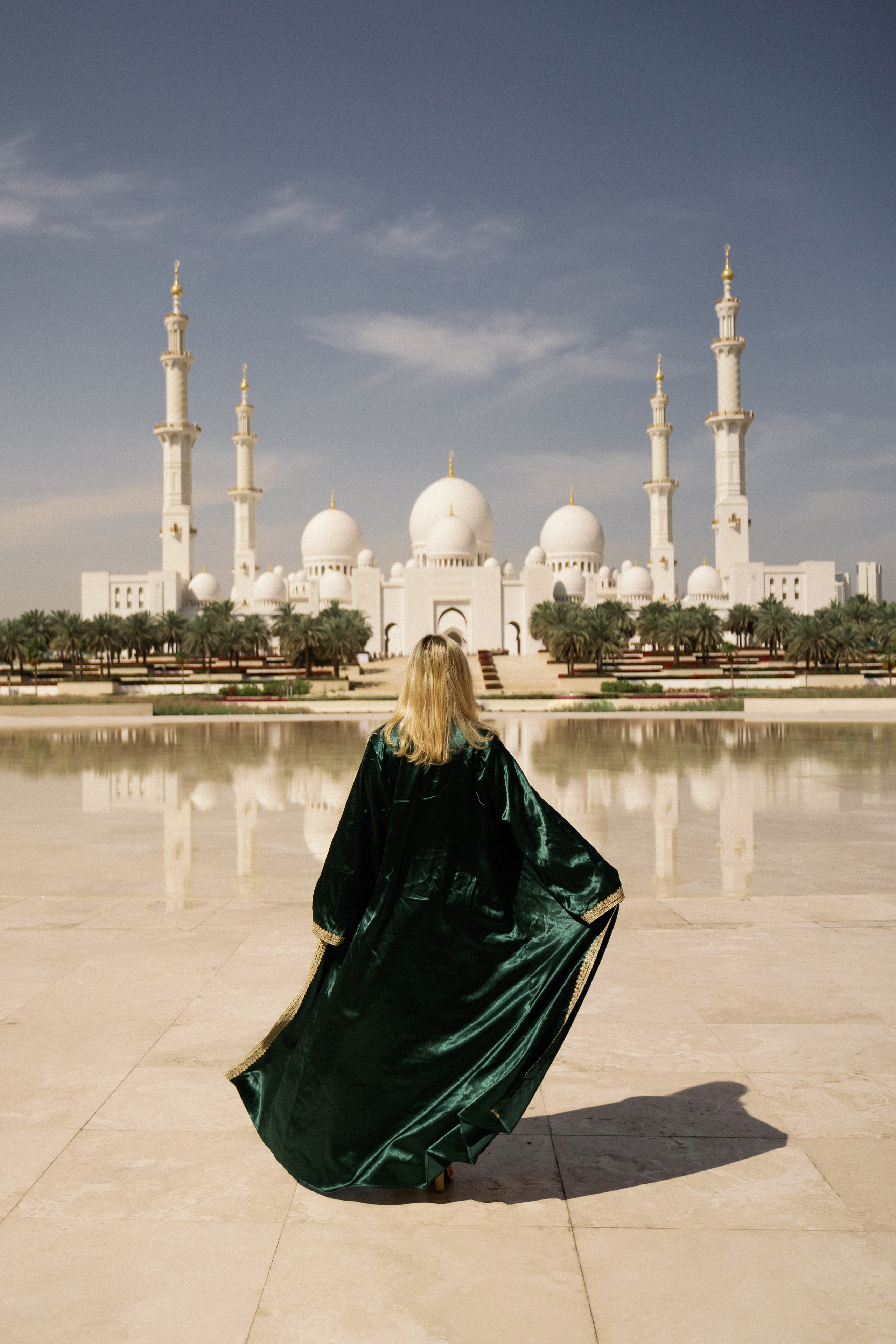 Катя на фоне мечети. Фотограф и видеограф в Москве и Абу Даби Мария Кулагина