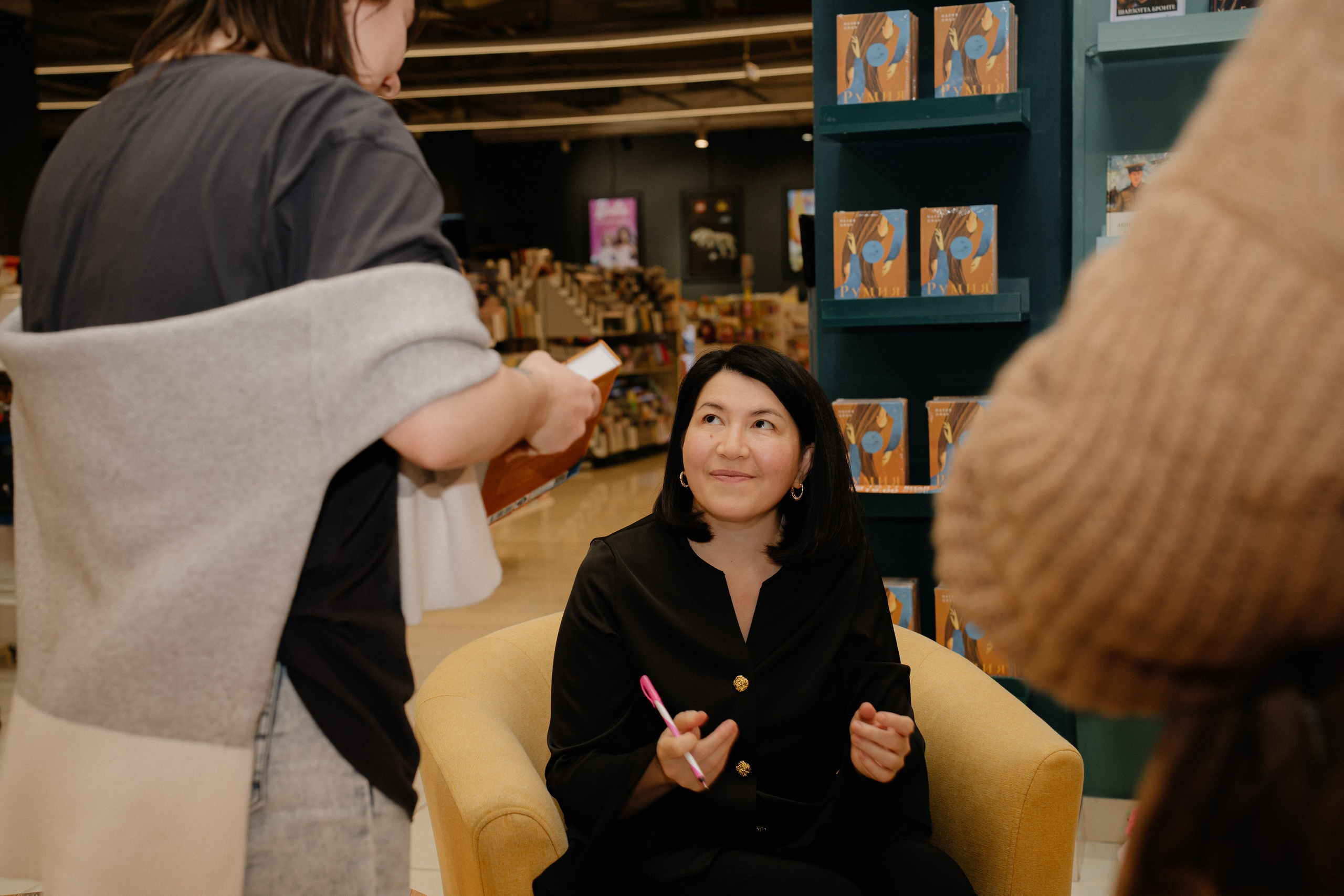 Мария Омар презентация книги. Крис Богомазова