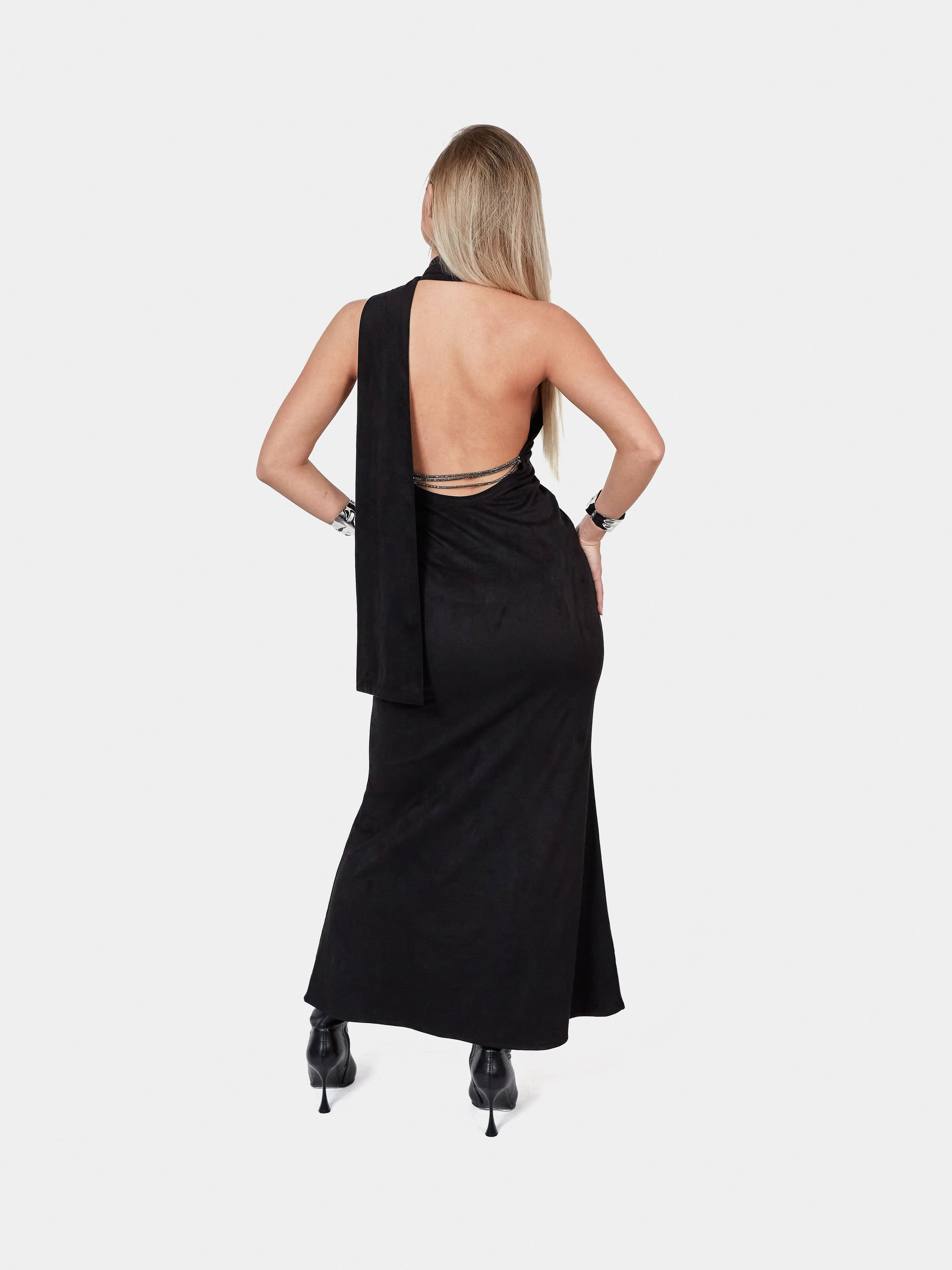 Фотосъемка с моделью на белом фоне. Коммерческий фотограф в Москве Павел Володин