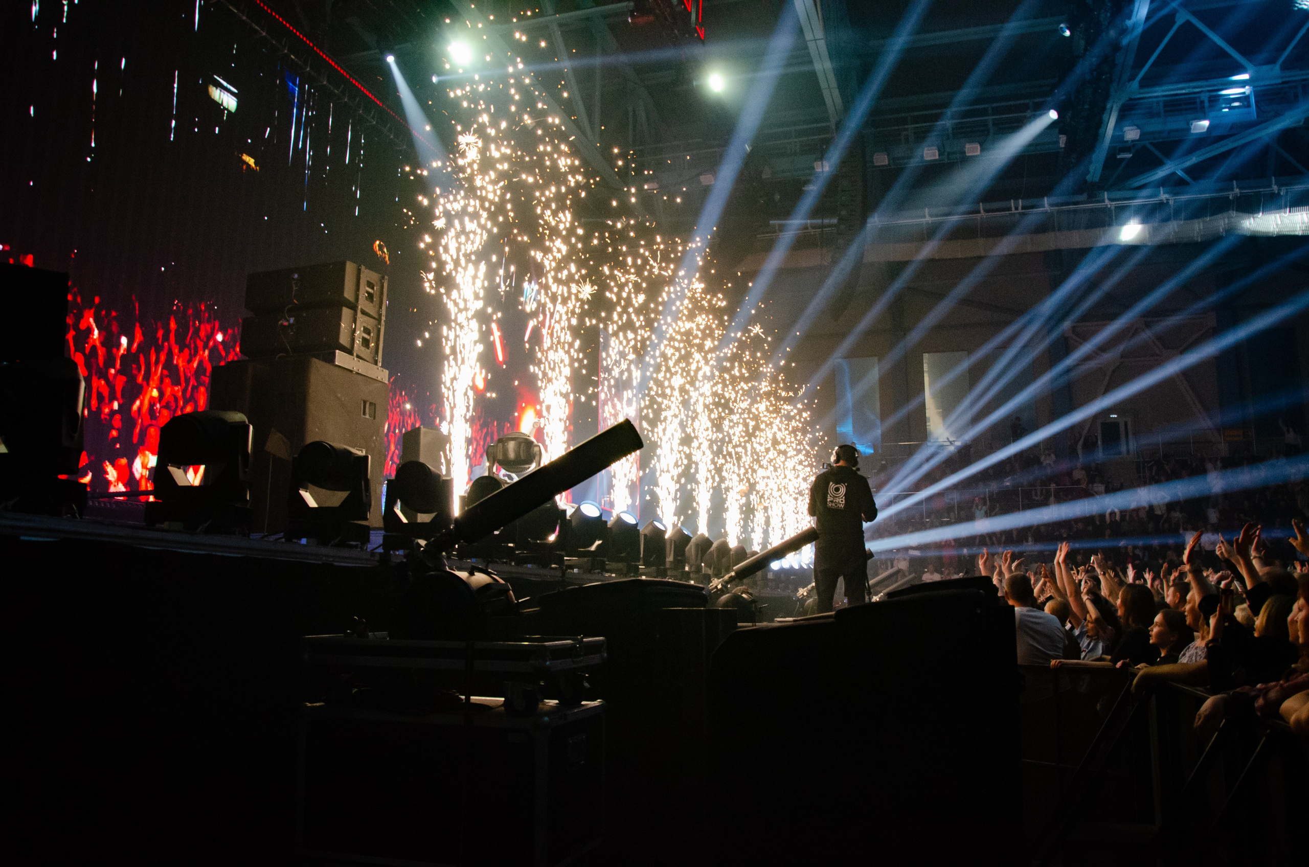 Съемка концерта известного исполнителя Сергея Жукова (группа Руки Вверх Нижний Тагил 22.10.2025 Металлург-Форум)