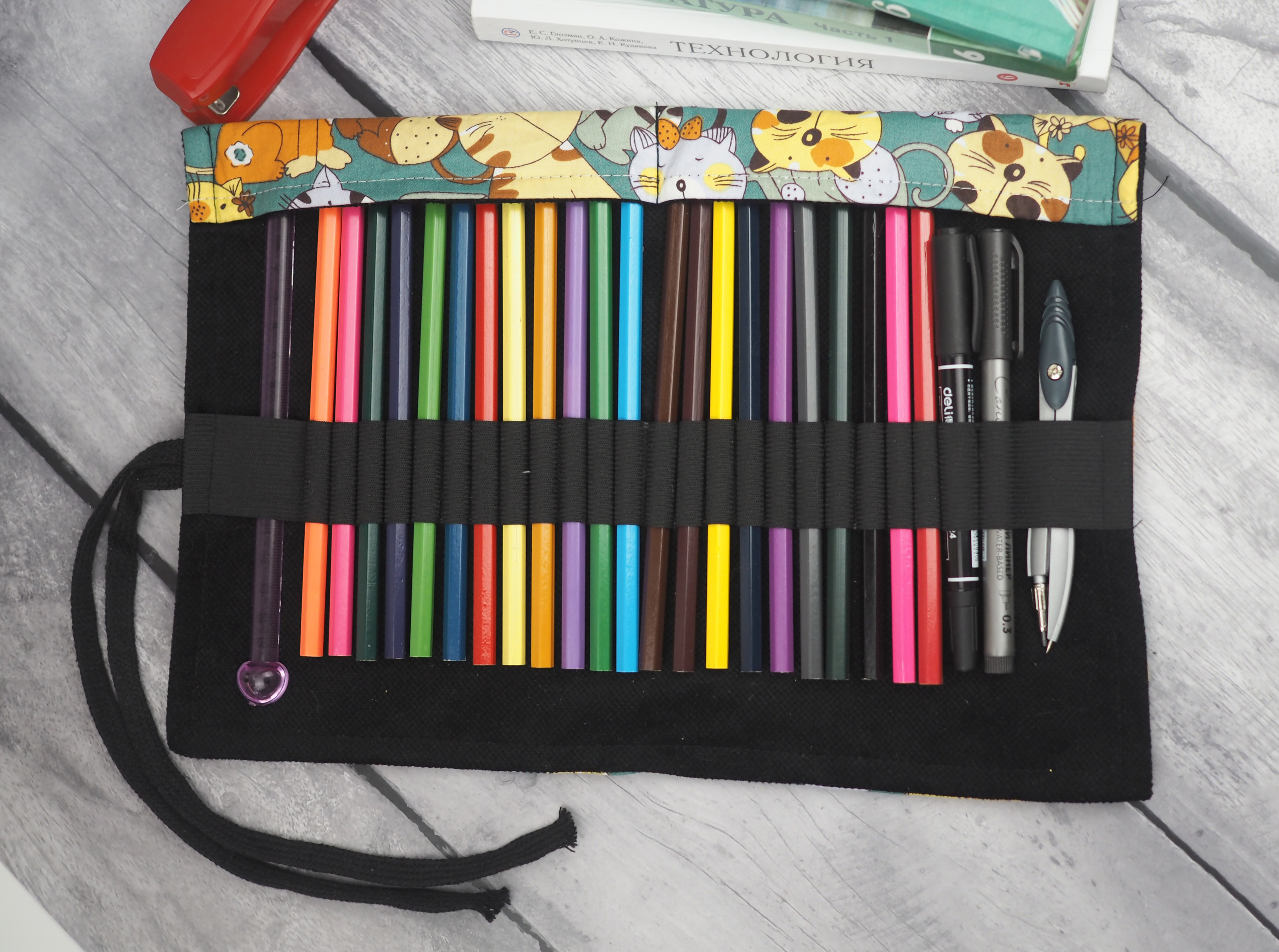 Пенал- скрутка в композиции. Фотограф Ольга Махалова — Санкт-Петербург, Москва, Нижний Новгород