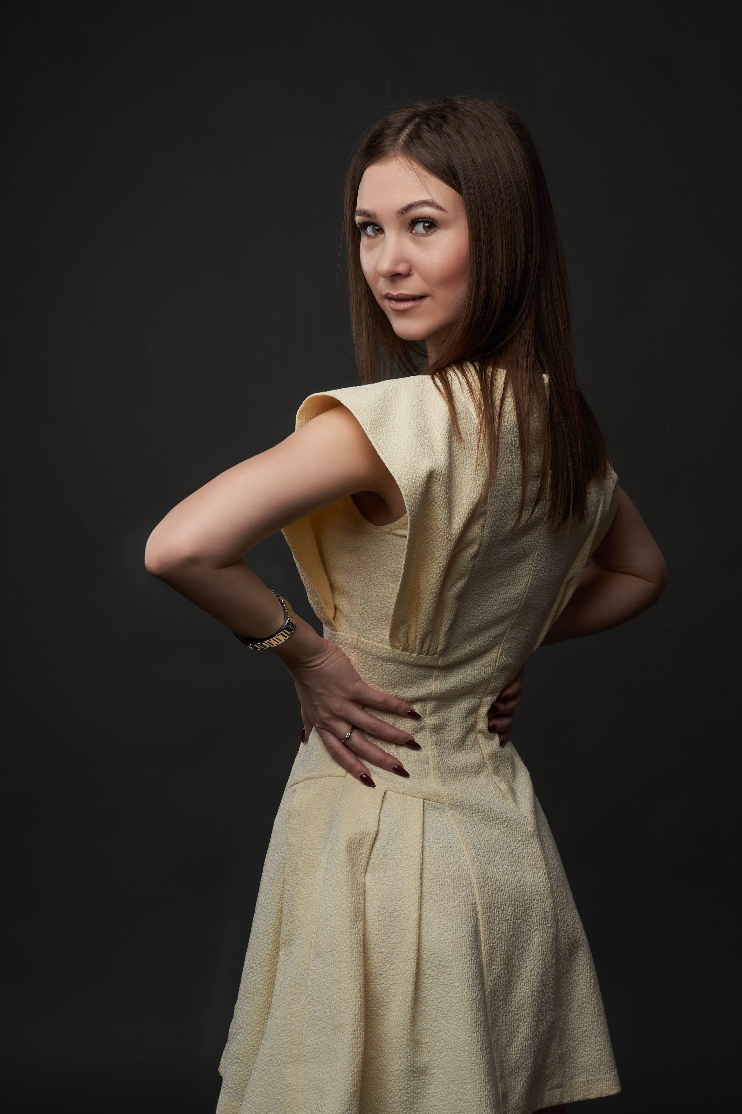 Фотосессия в Новокуйбышевске: девушка в оригинальном летнем костюме