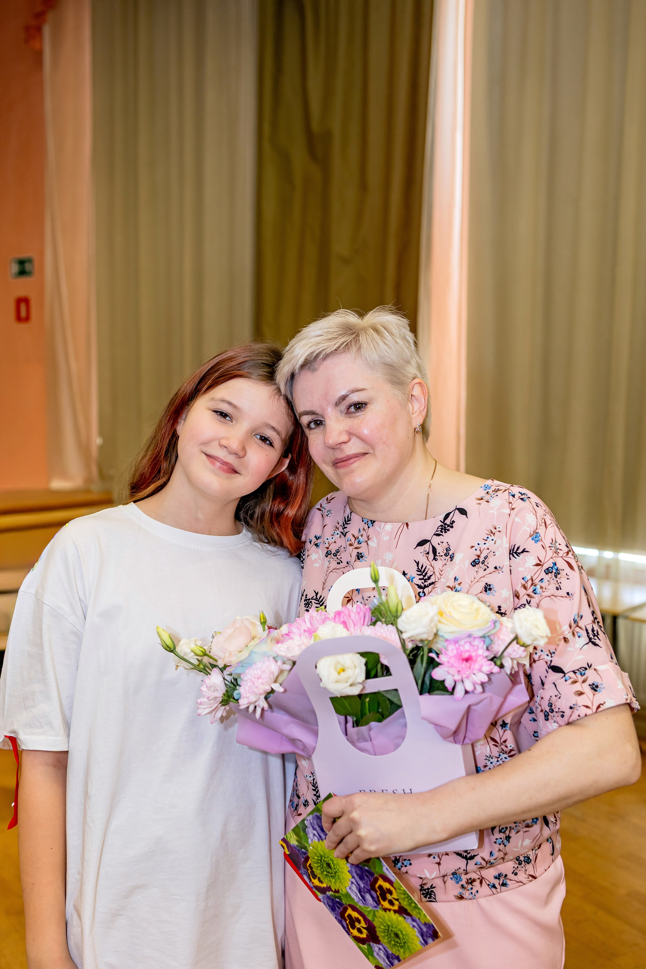 Выпускной праздник в начальной школе. Фотограф и видеограф Москва. Свадебный фотограф, видеограф. Выпускные альбомы. Оживающие альбомы