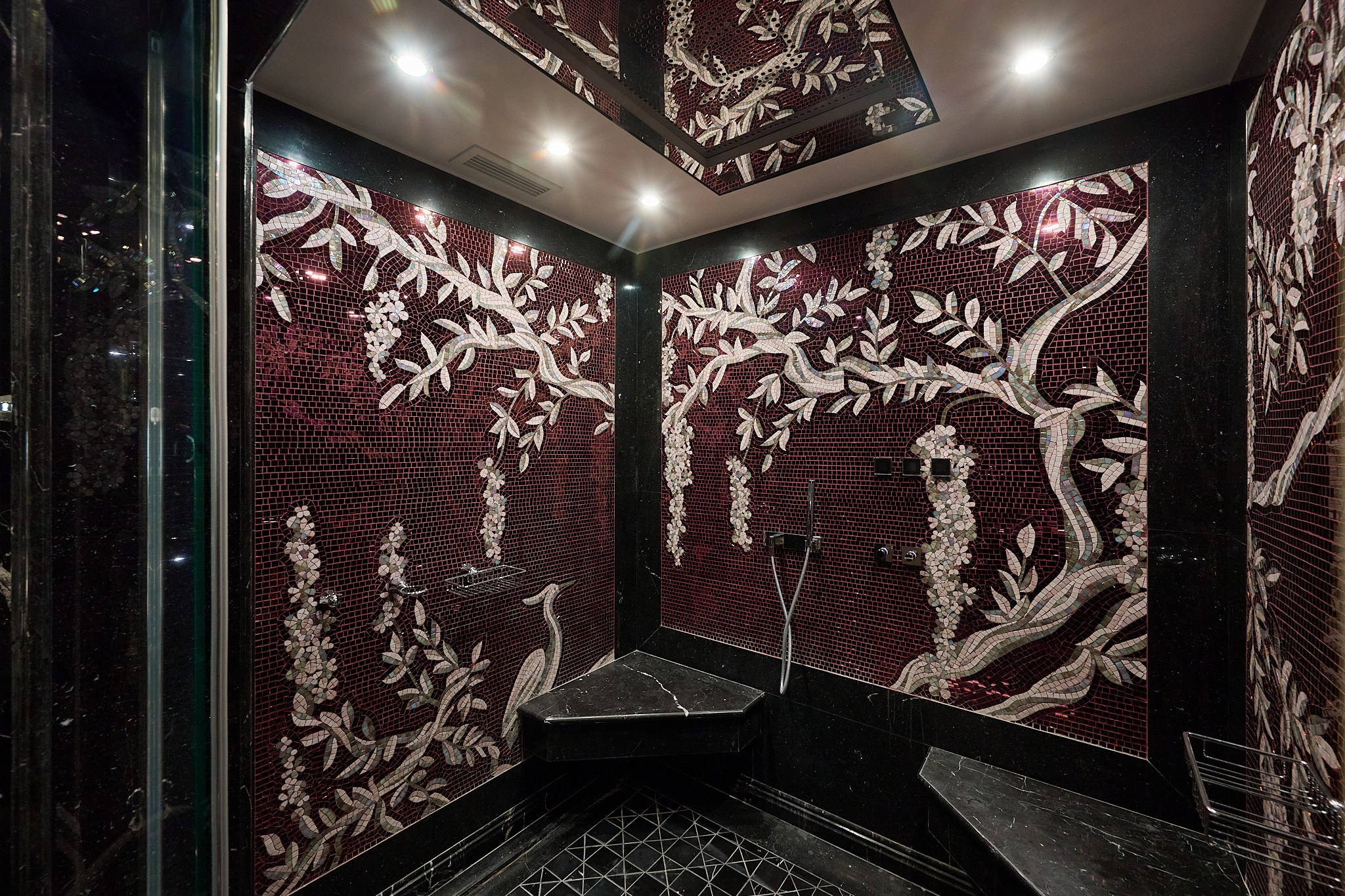 душ ванна мыться черный красные деревья на обоях 