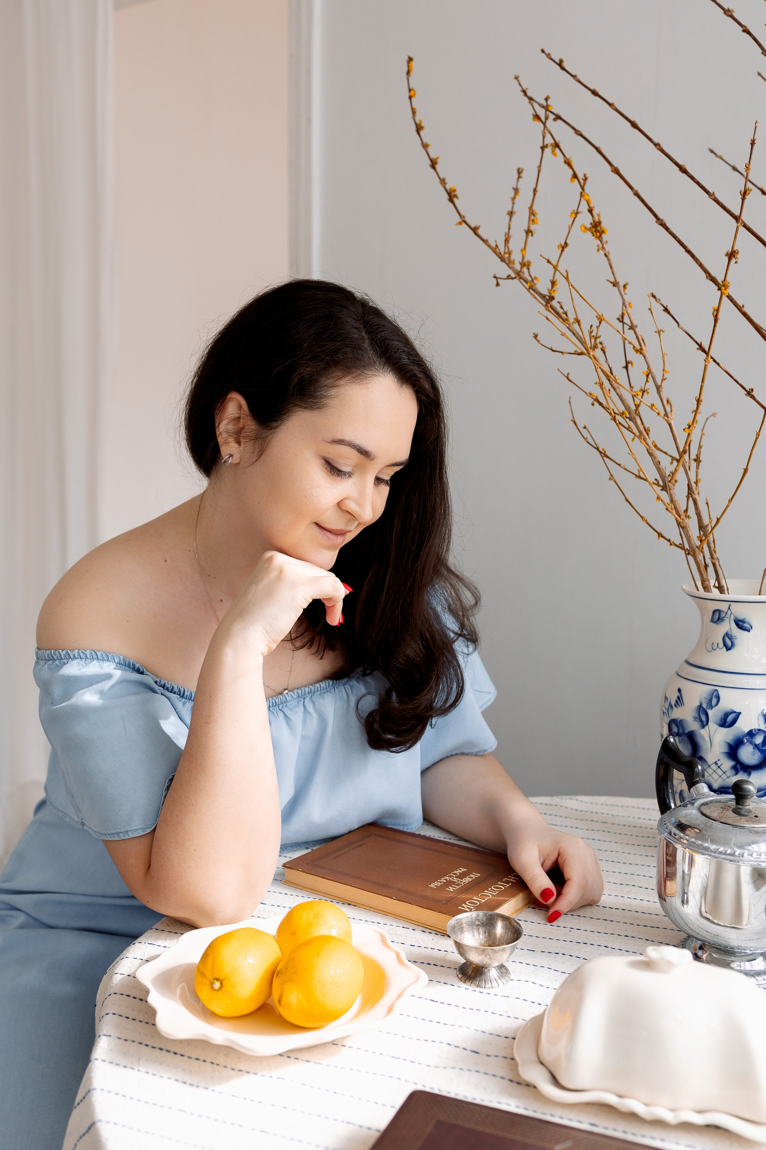 Девушка с апельсинами