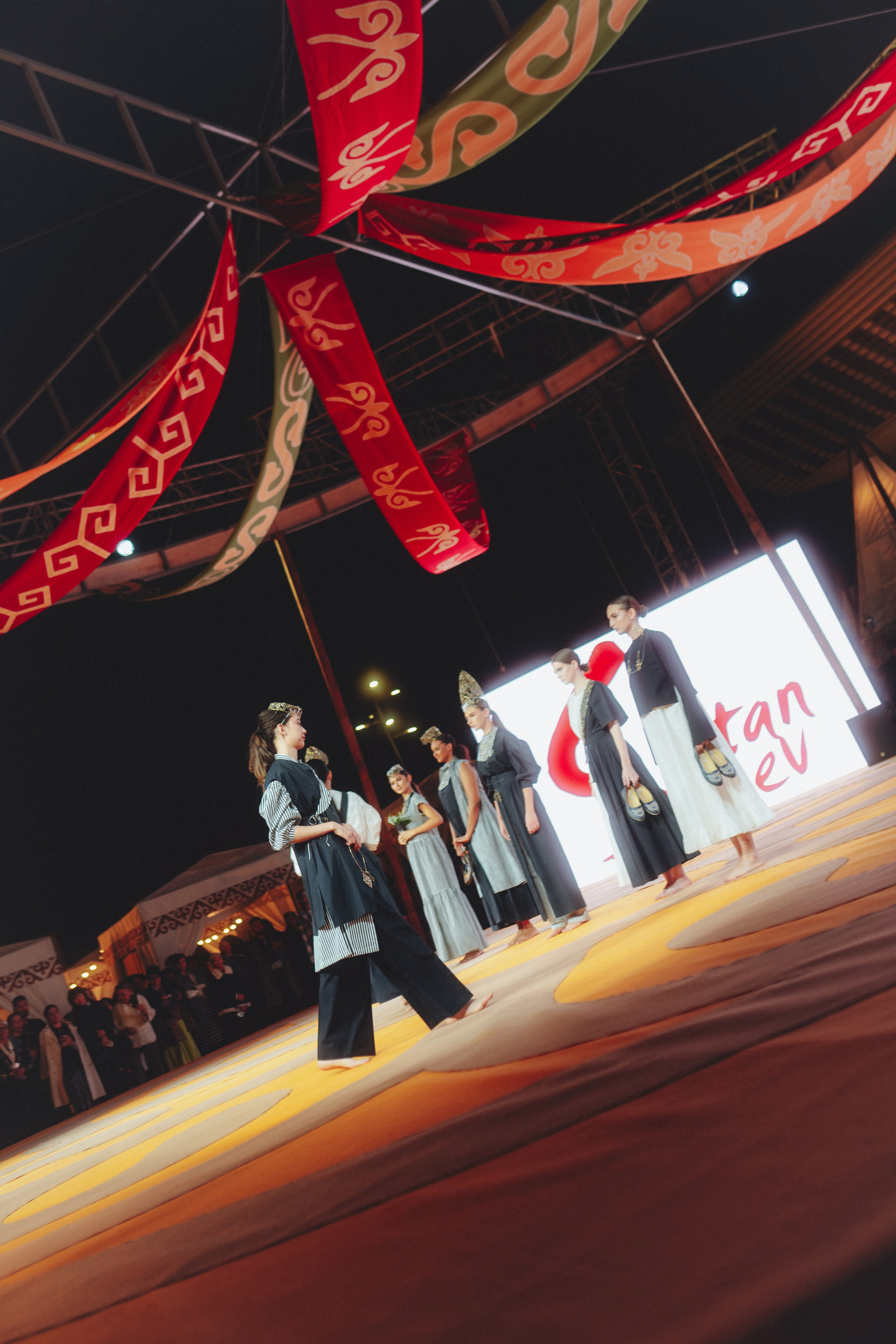 ETHNIC FASHION SHOWS / THE PODIUM