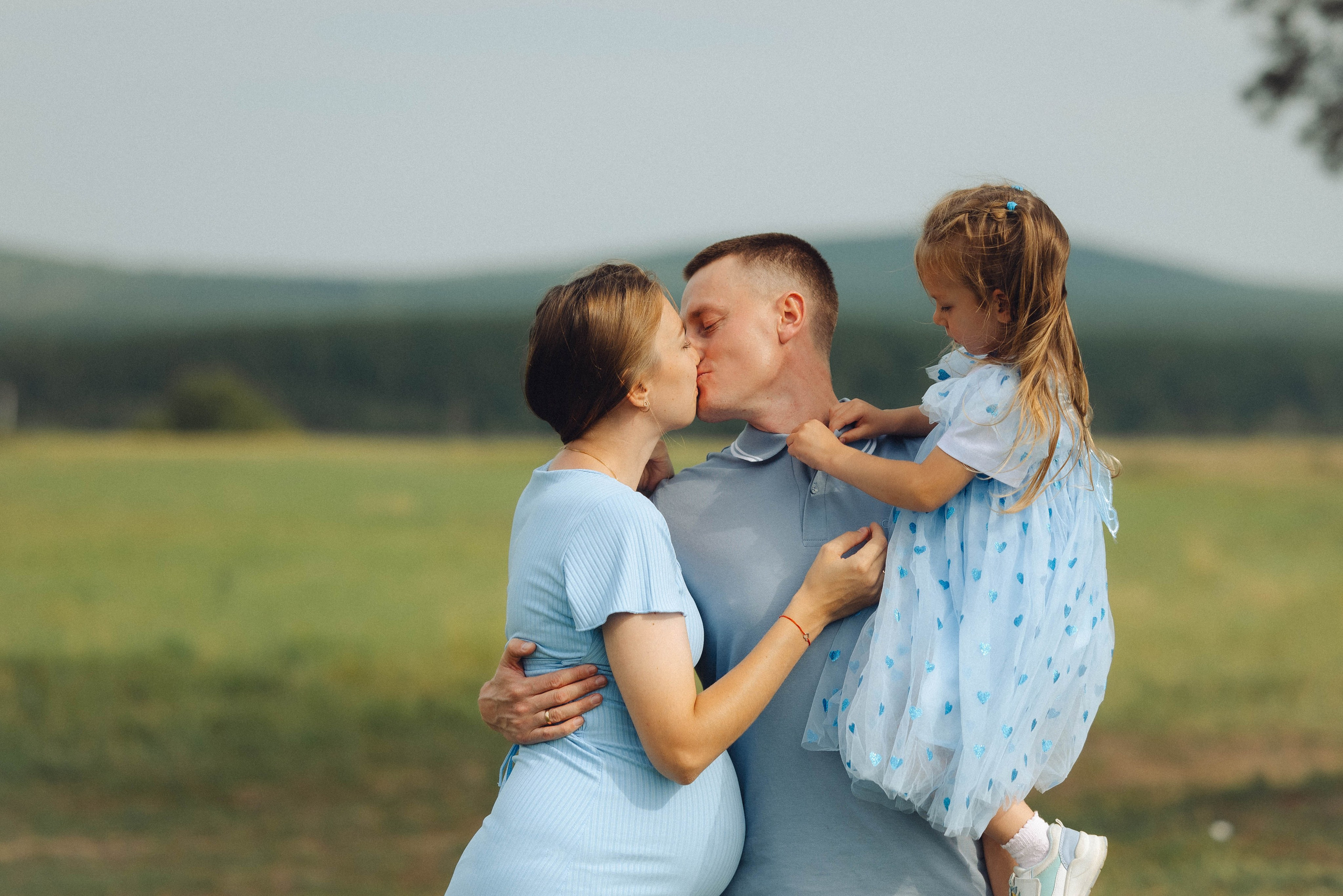 У дерева. Портретный и семейный фотограф в Екатеринбурге Мишина Татьяна
