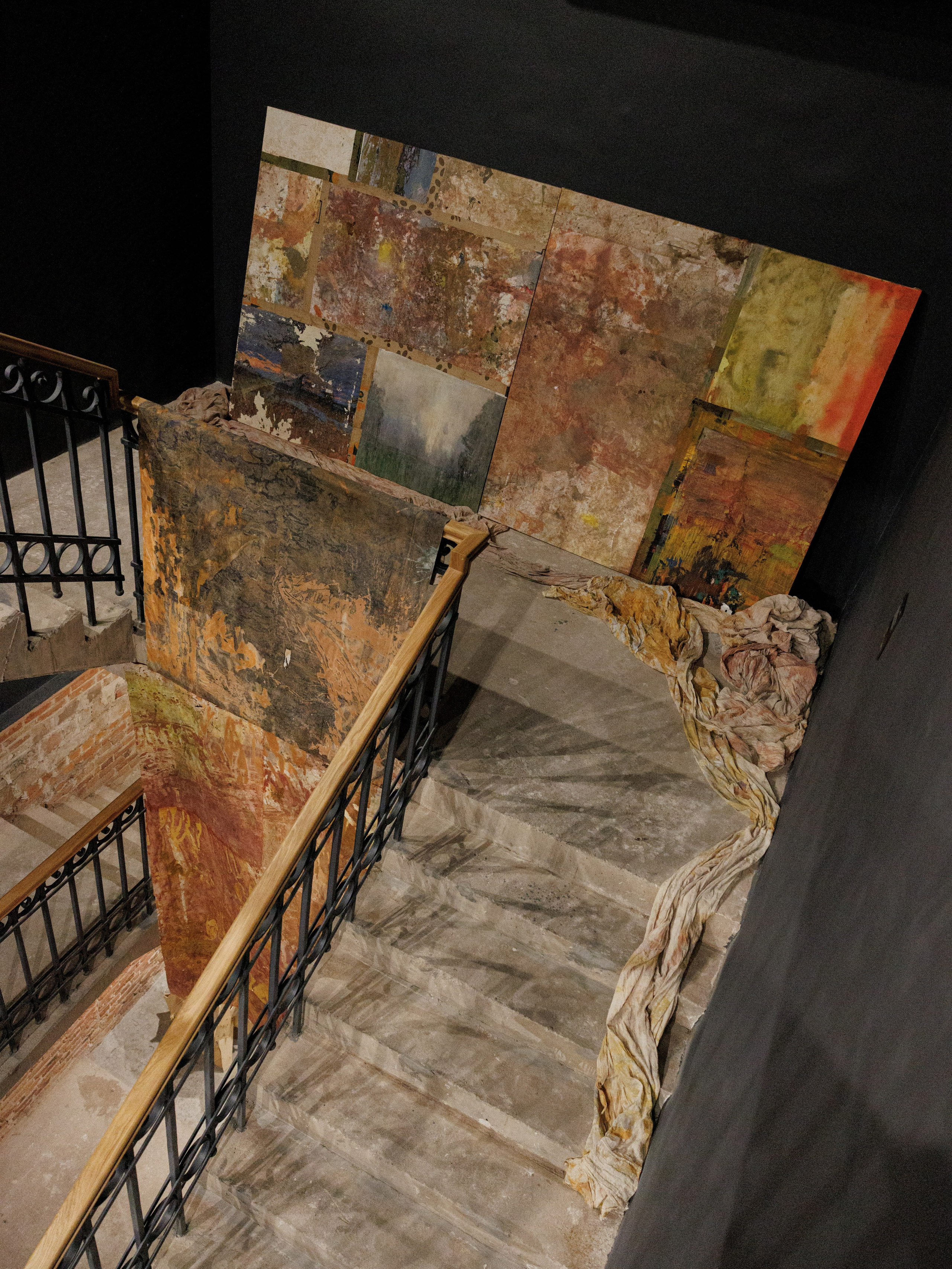 STAY HIDEOUT. Anna Zavediy