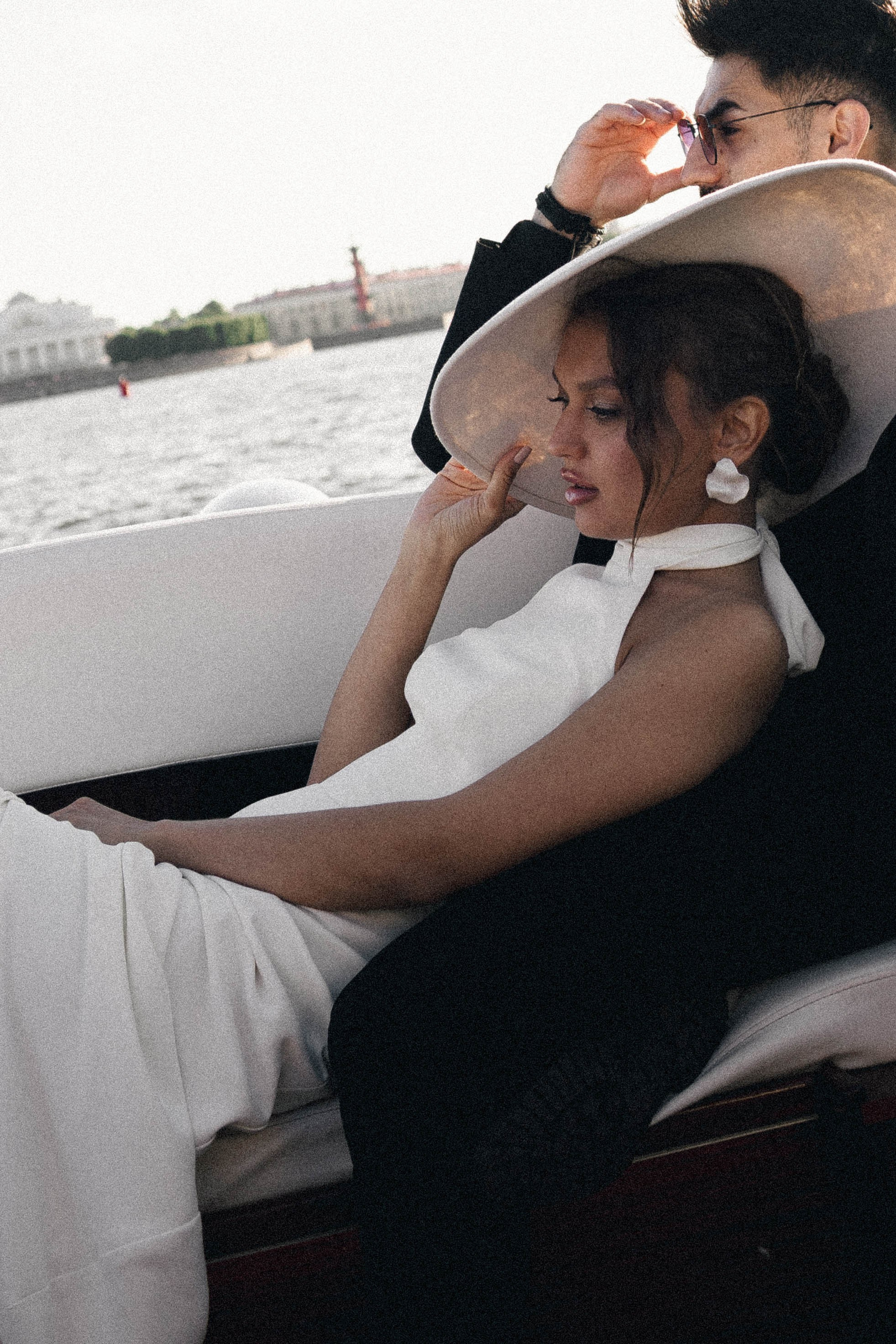 СВАДЕНБНАЯ СЬЕМКА НА КАТЕРЕ ПО КАНАЛАМ САНКТ-ПЕТЕРБУРГА И В АКВАТОРИИ НЕВЫ. Профессиональный фотограф, Санкт-Петербург — Виктория Богомолова