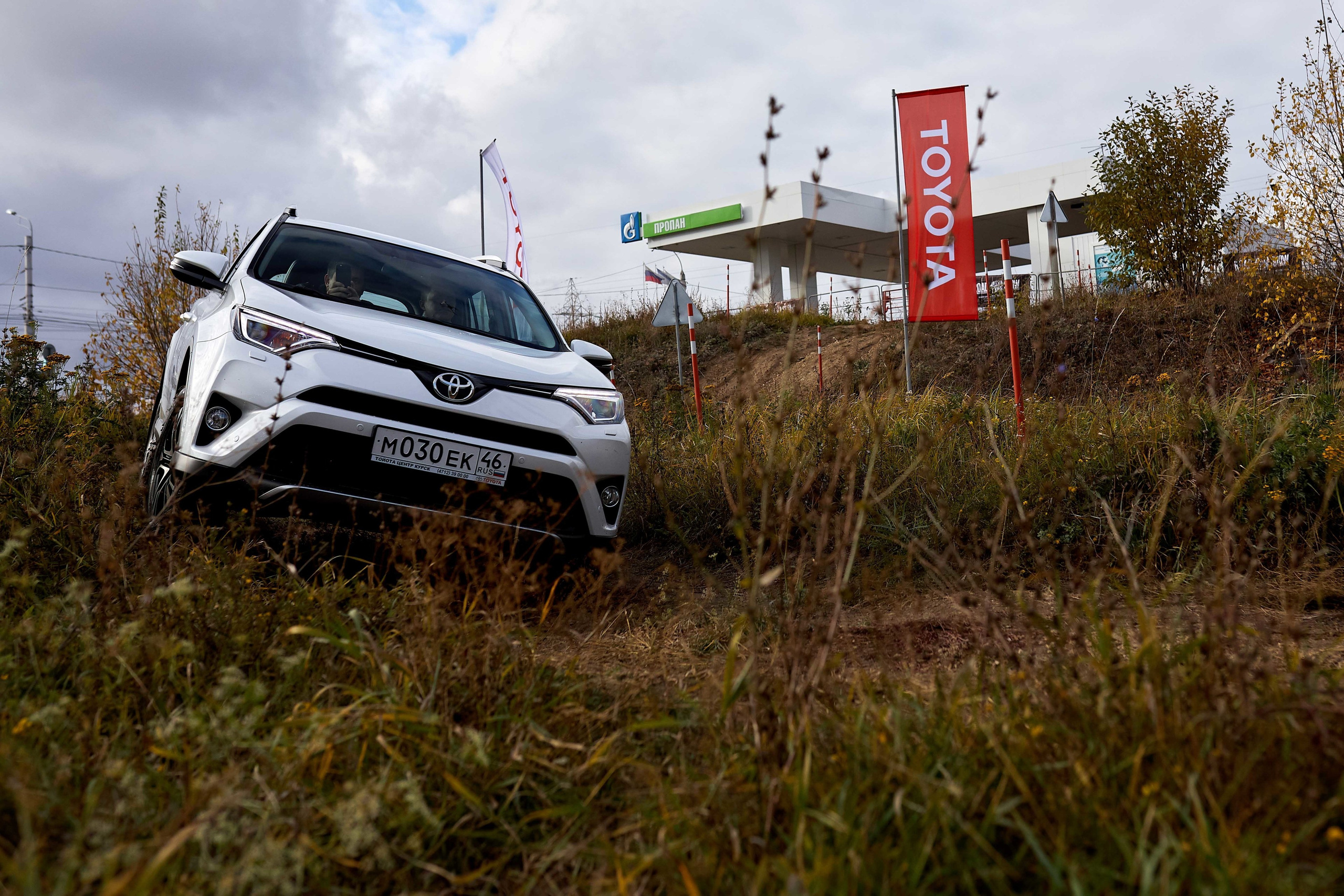Съемки для toyota Курск. Максим Бондарев, коммерческий фотограф для бизнеса | Курск