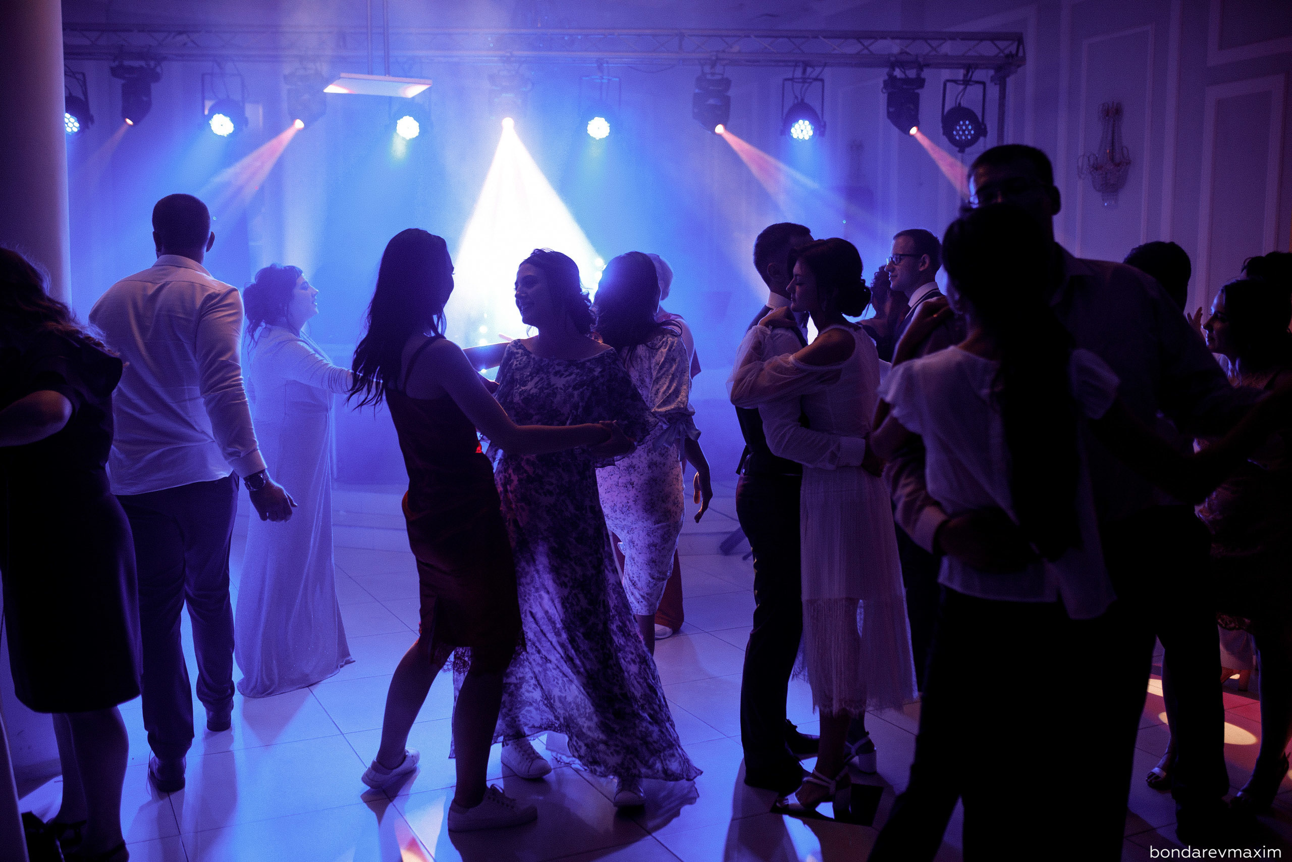 Репортажная съемка выпускной вечеринки КГМУ 2019. Максим Бондарев, коммерческий фотограф для бизнеса | Курск