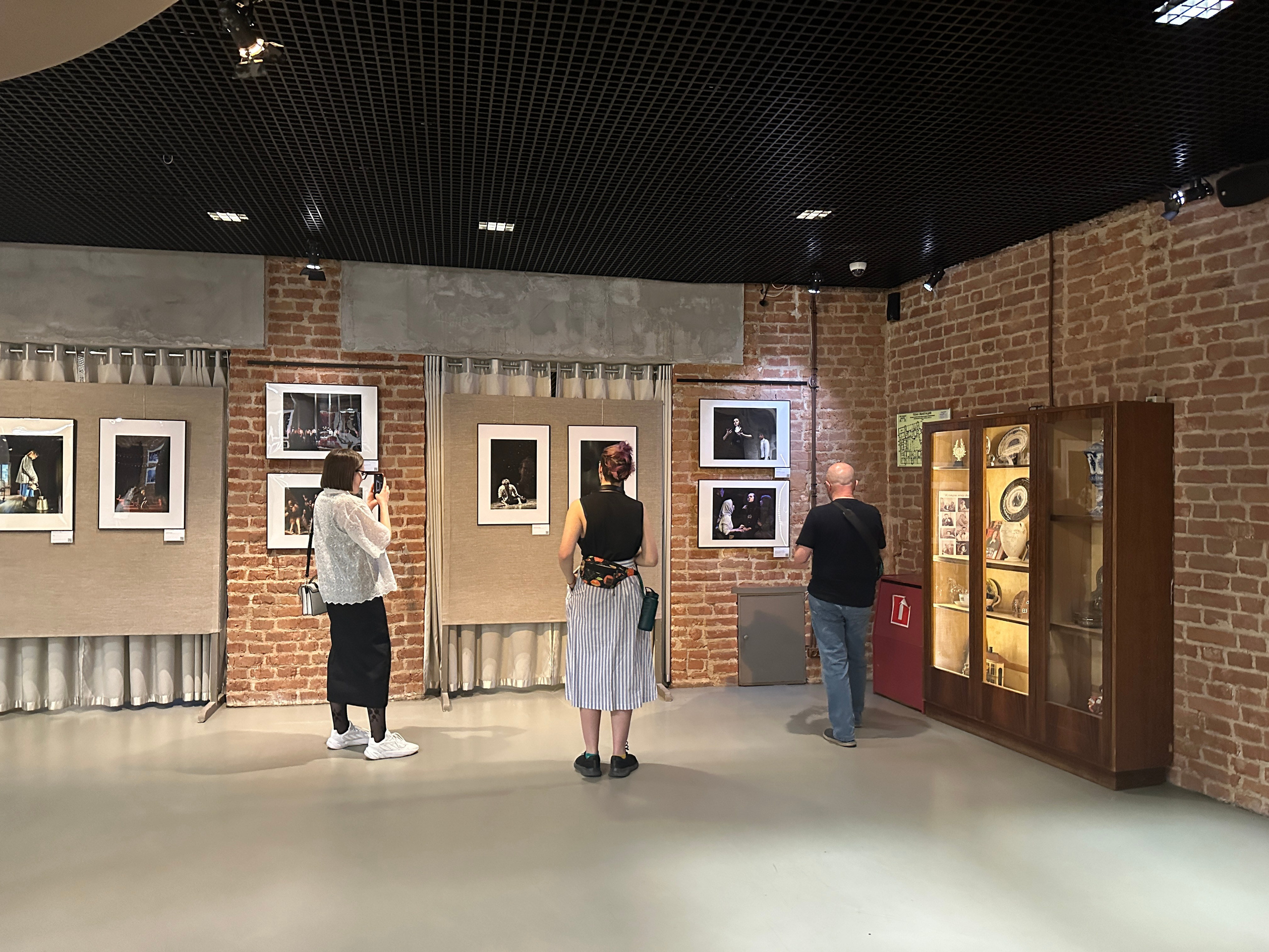 МОЛОДОЙ ТЕАТР. Reportage, architectural, fine art photographer Lena Melnikova in Moscow