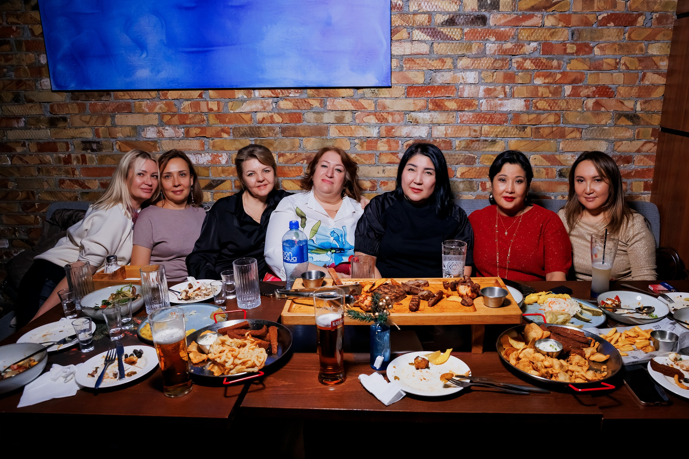Chechil Pub на Жарокова-Chechil Жарокова. Репортажный фотограф в Алматы Каюпов Сержан