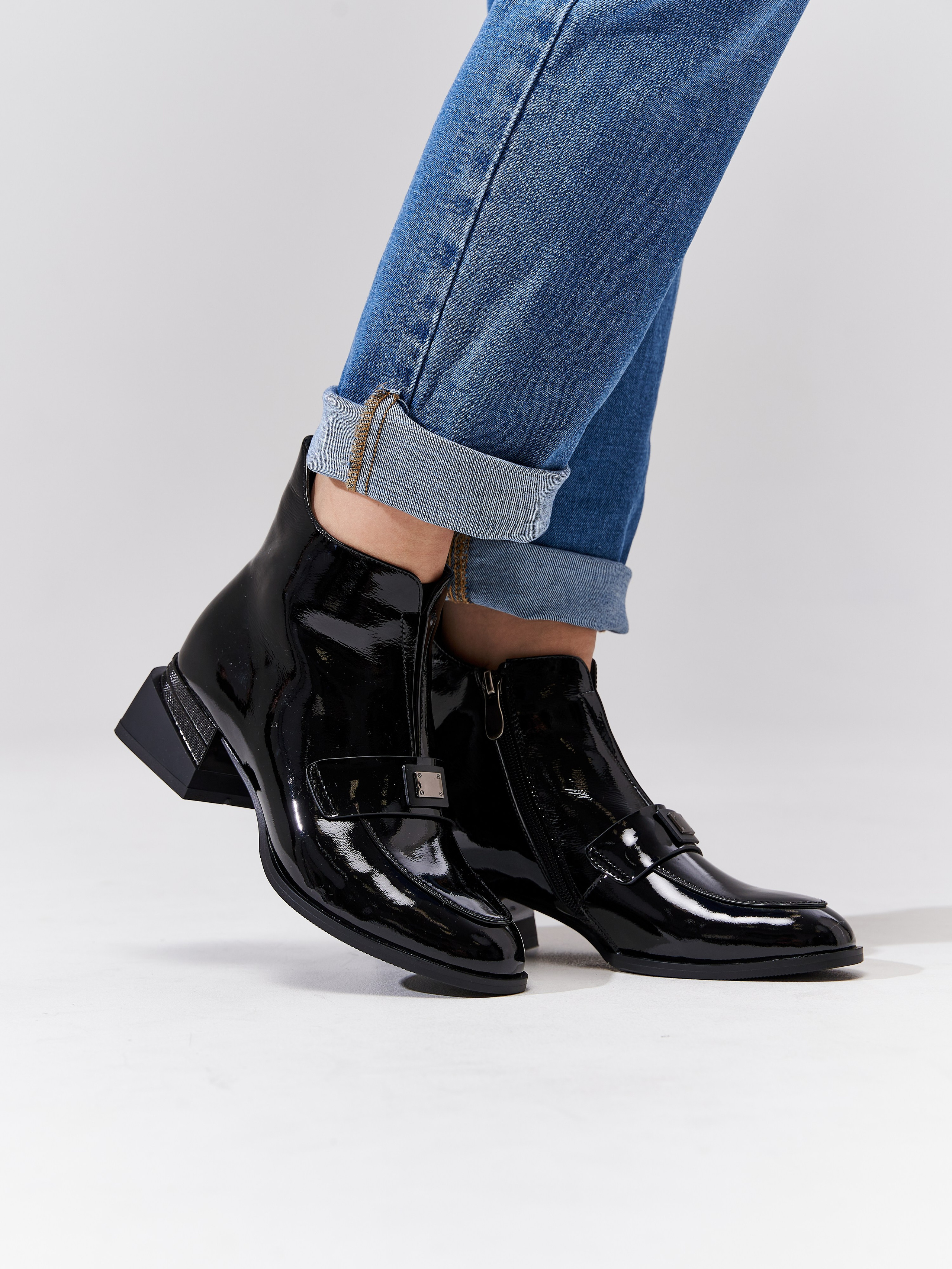 Женская обувь. Фотограф для маркетплейсов в Москве