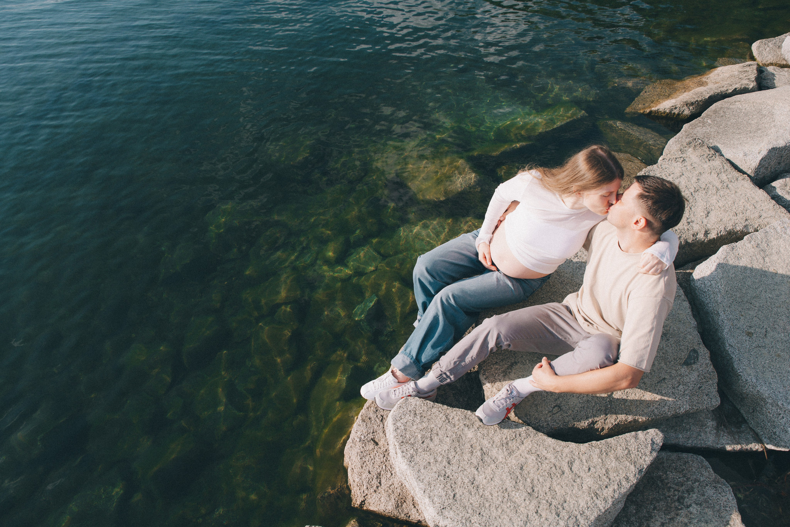 фотосессия беременности на берегу озера