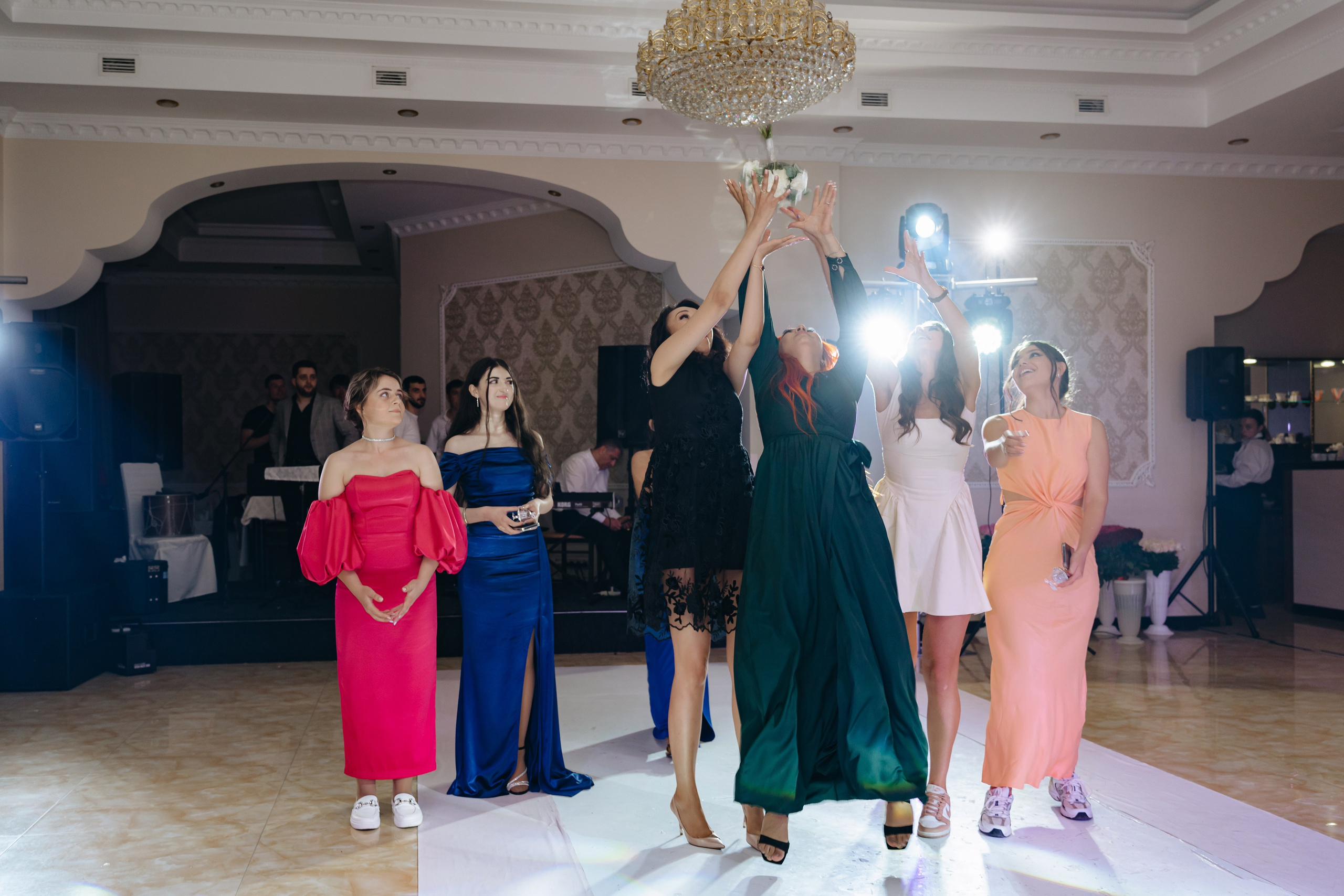 Артем и Лусине. Свадебный фотограф Красноярск Вязьминова Мария