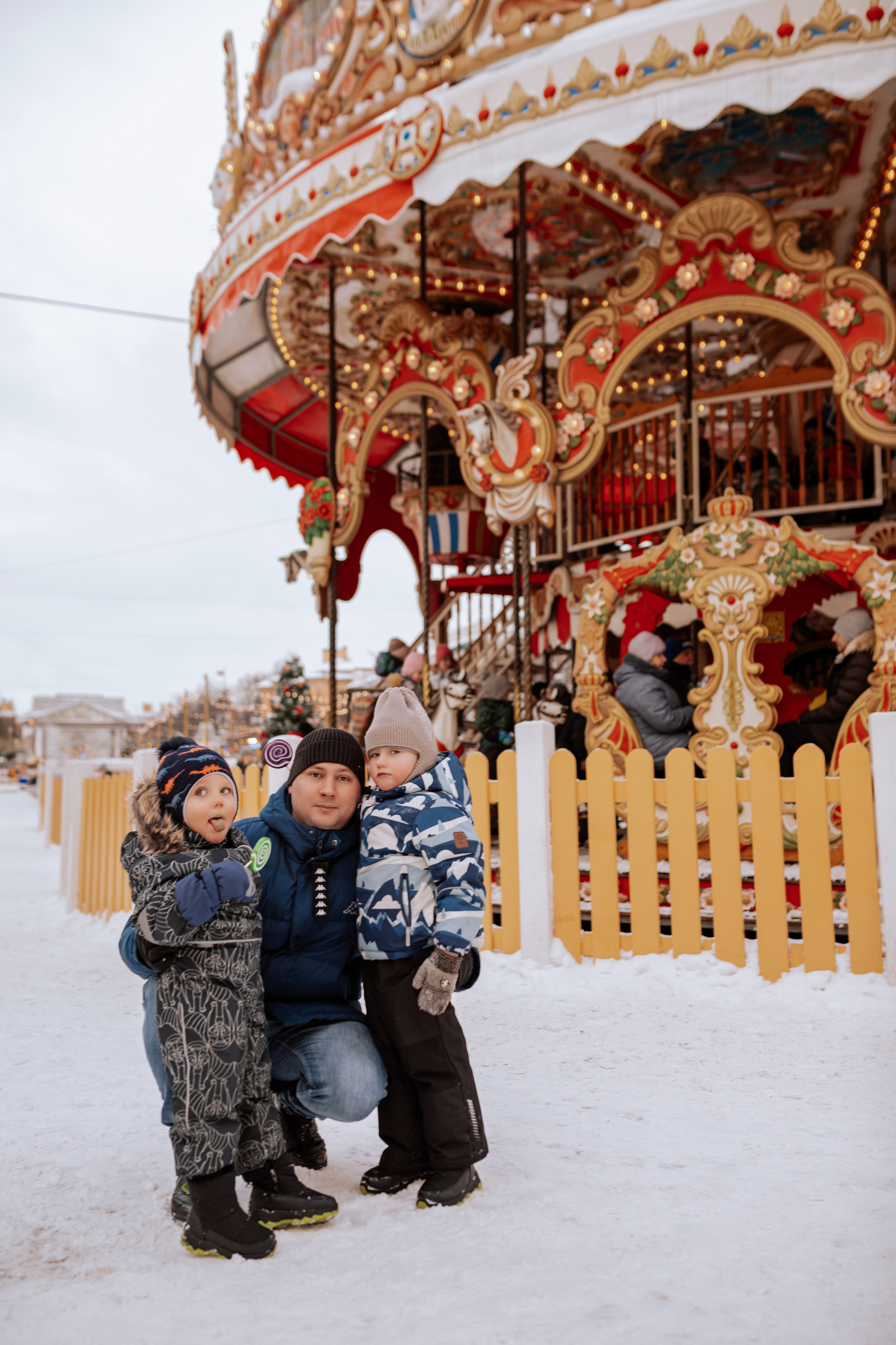 Семейная, Манежная площадь