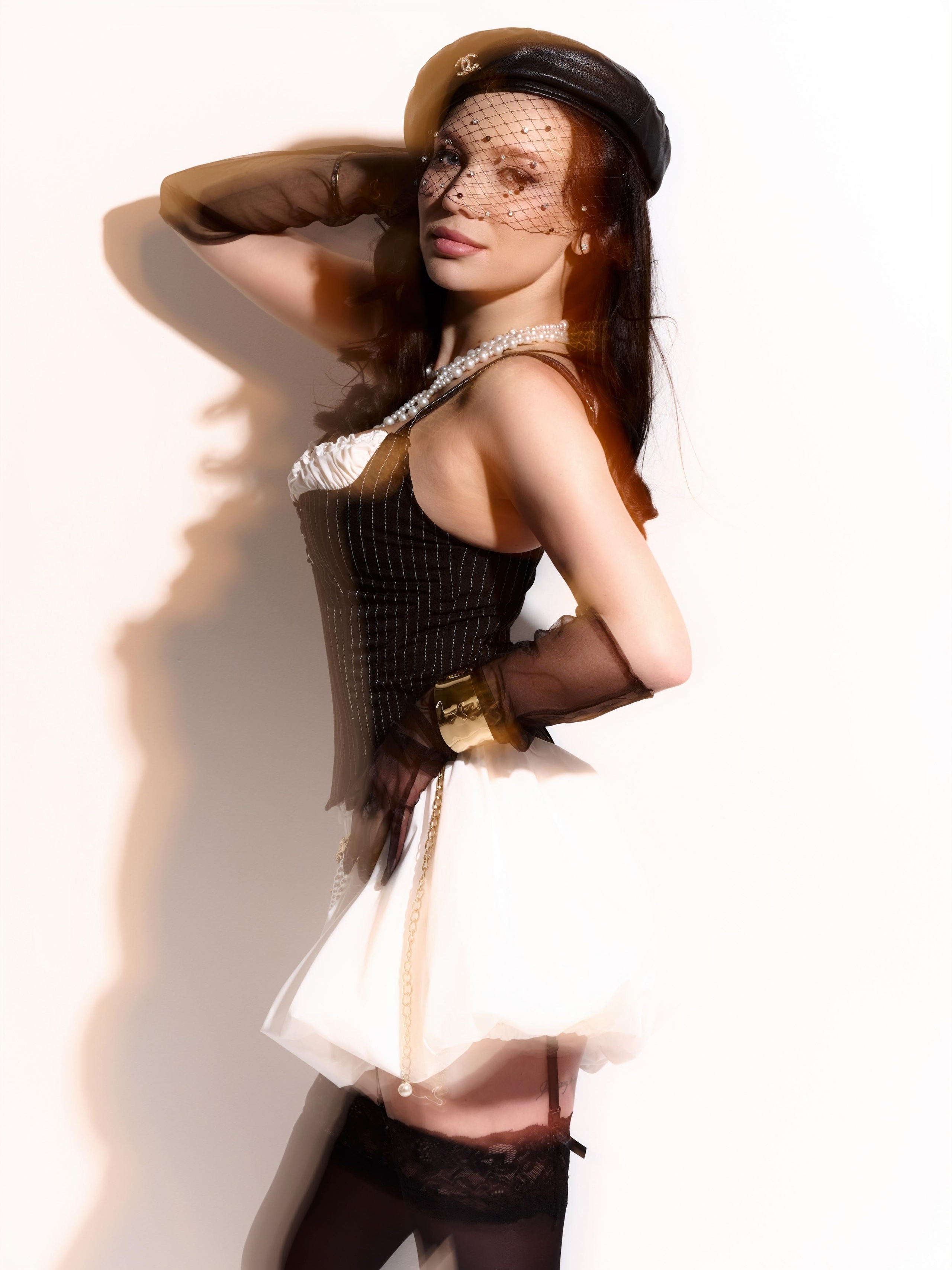 Индивидуальная женская фотосессия с искусственным светом