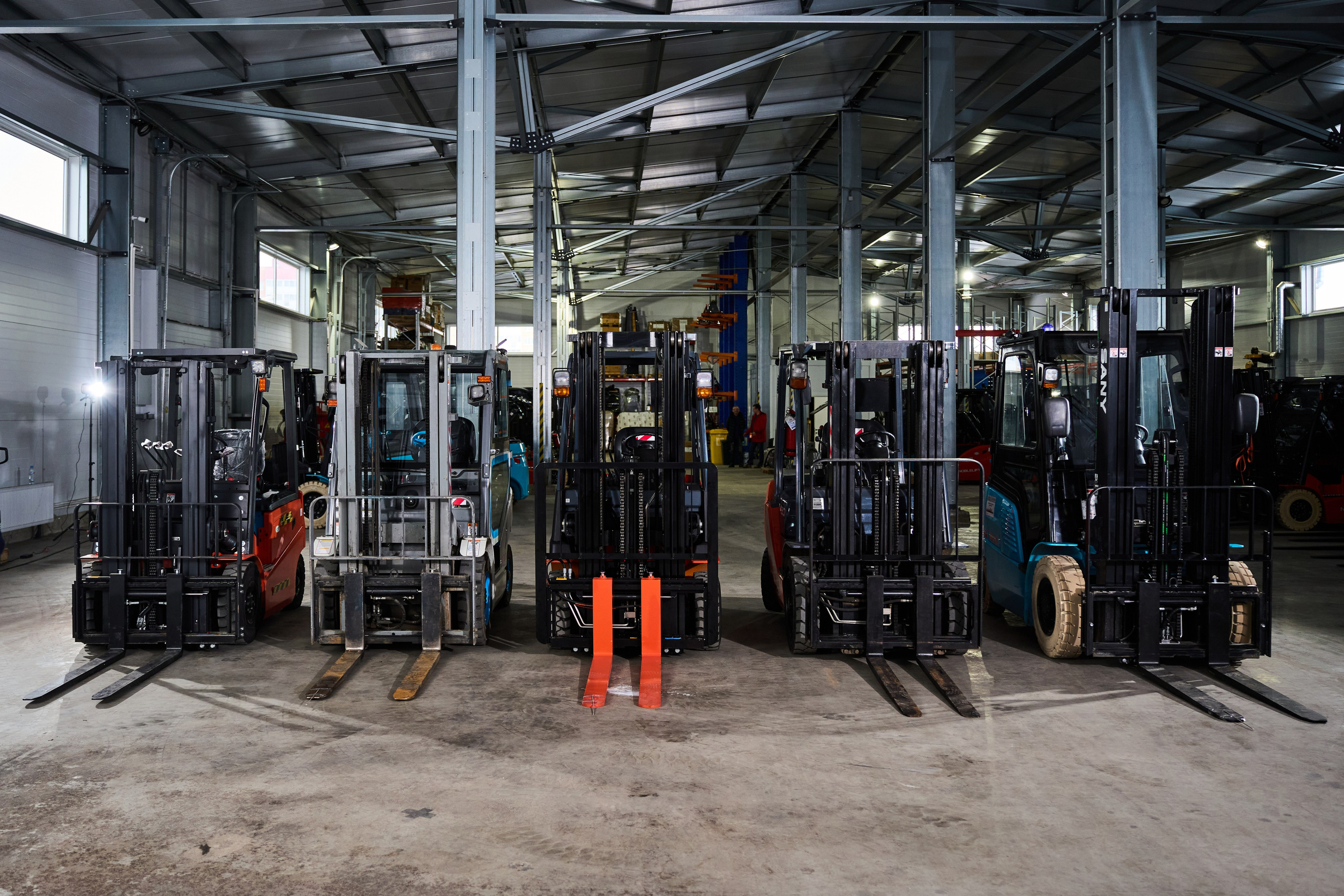 Производственная съёмка (погрузчики). Фотограф и видеограф