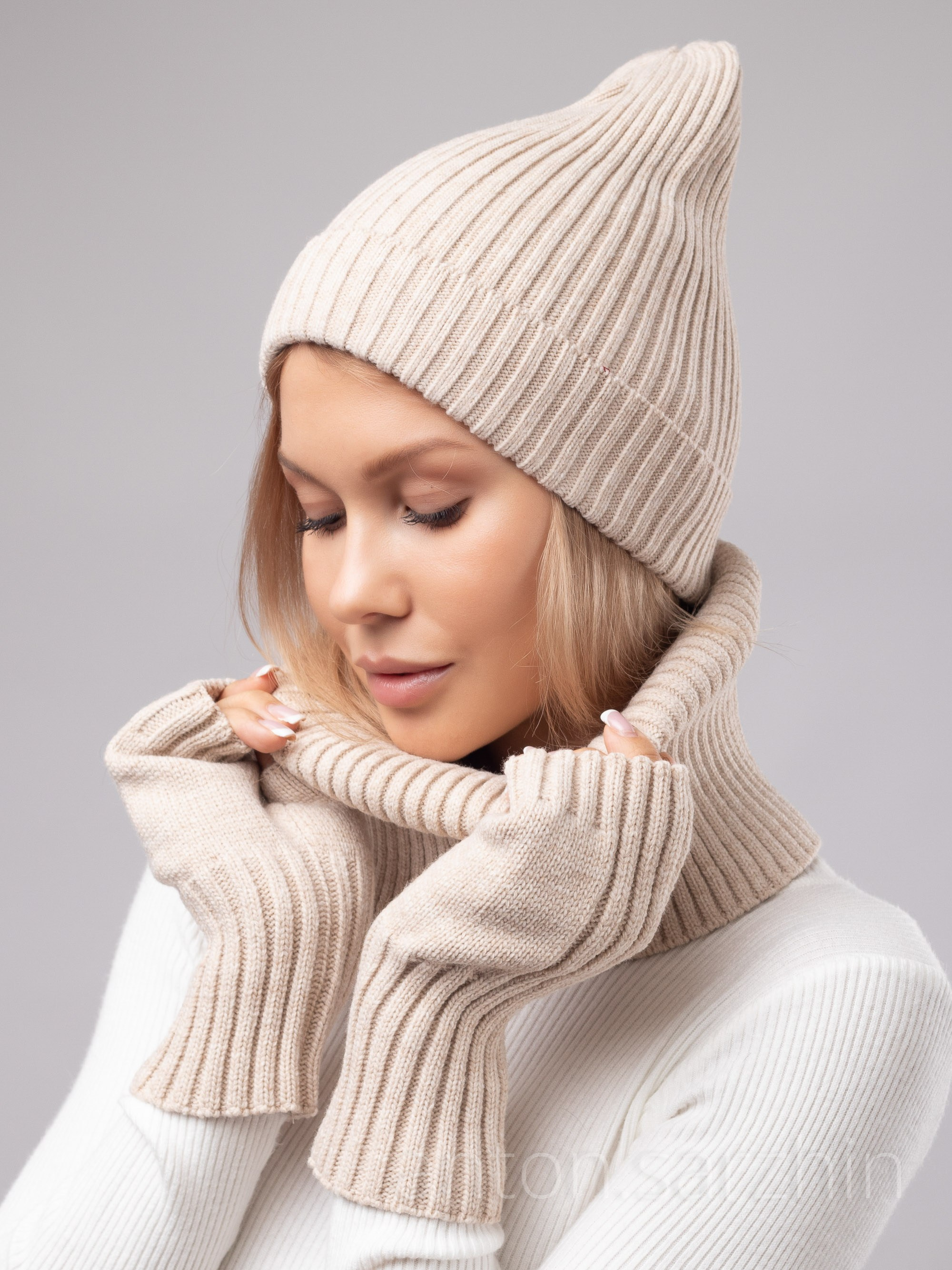 Фотосъемка шапки на девушке