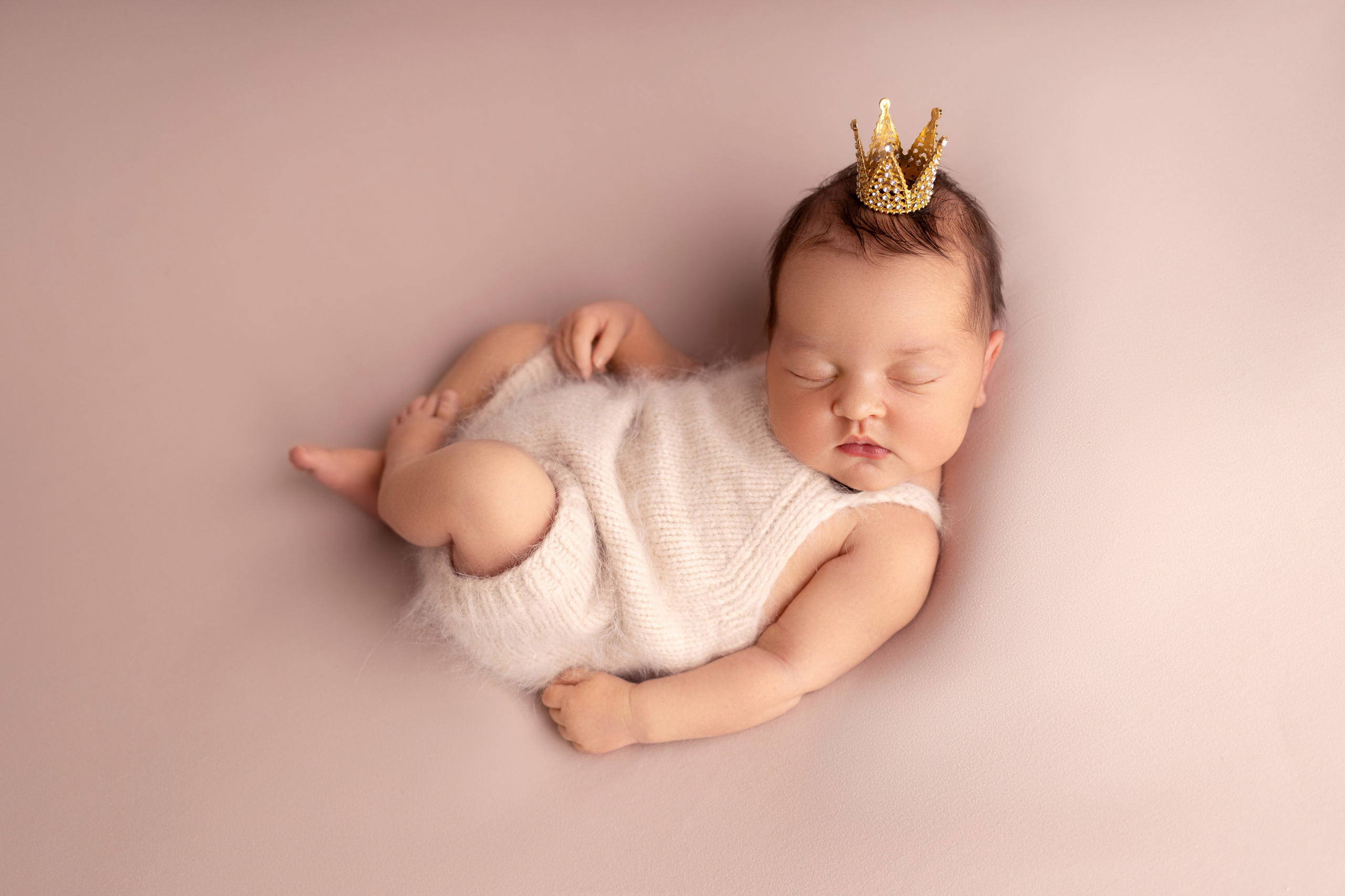Классическая фотосессия малыша. Фотограф новорожденных малышей в Омске и Омской области Эльвира Камаева