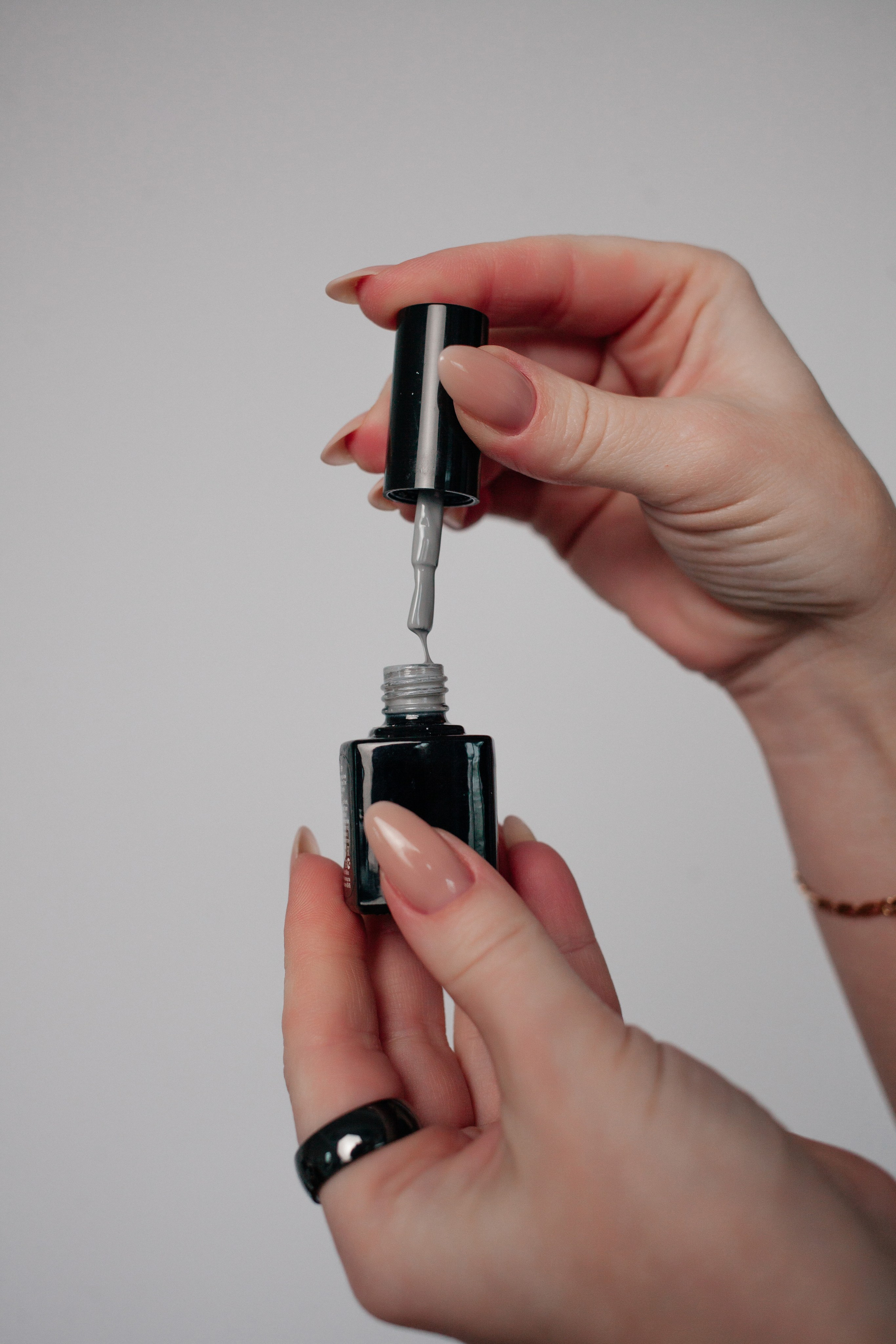 Контентная фотосессия для мастера маникюра. Предметная съемка - лак для ногтей