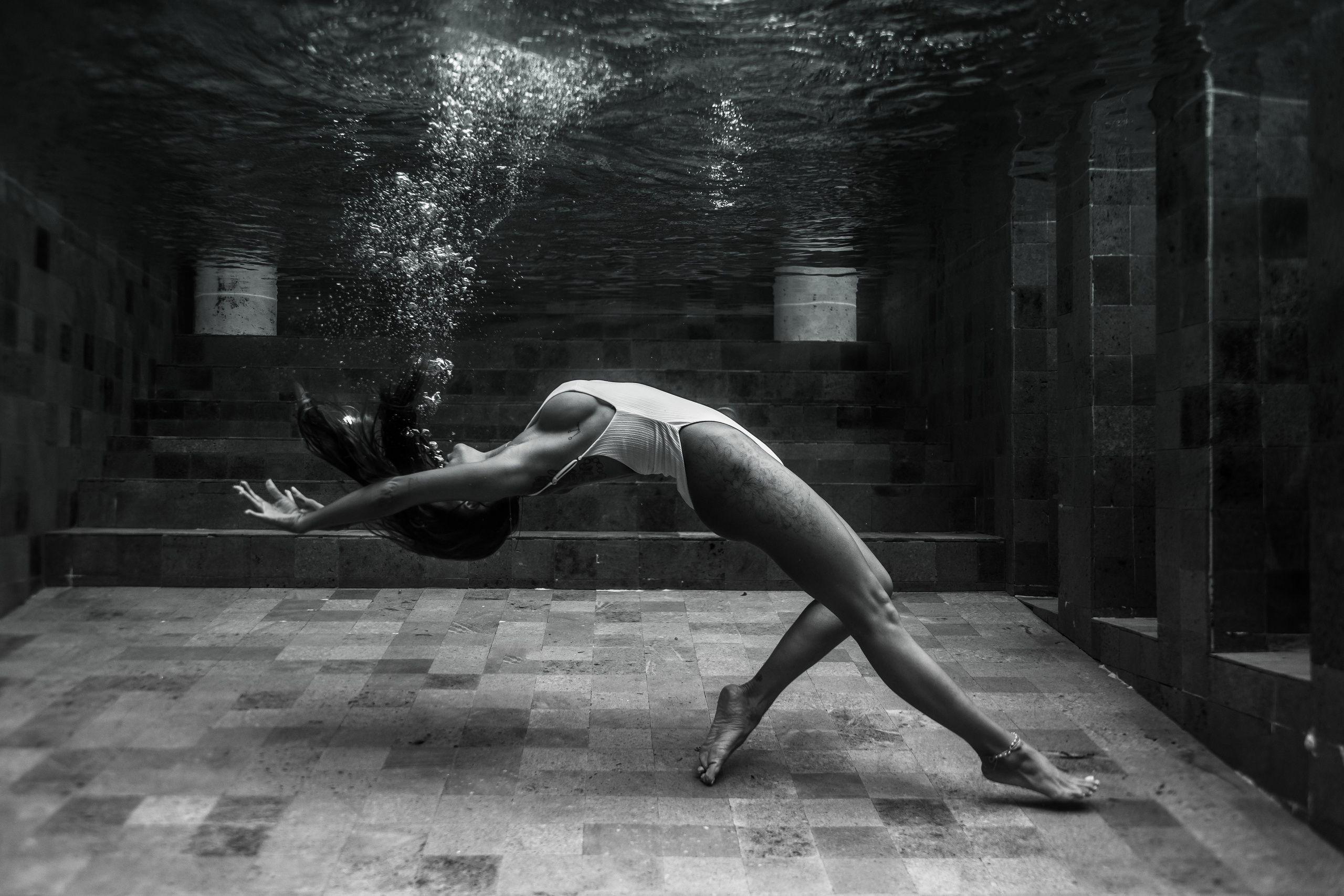 Фотосесии в Бассейне 18+. Лайфстайл Фотограф и Профессиональный Водный Фотограф в Москве