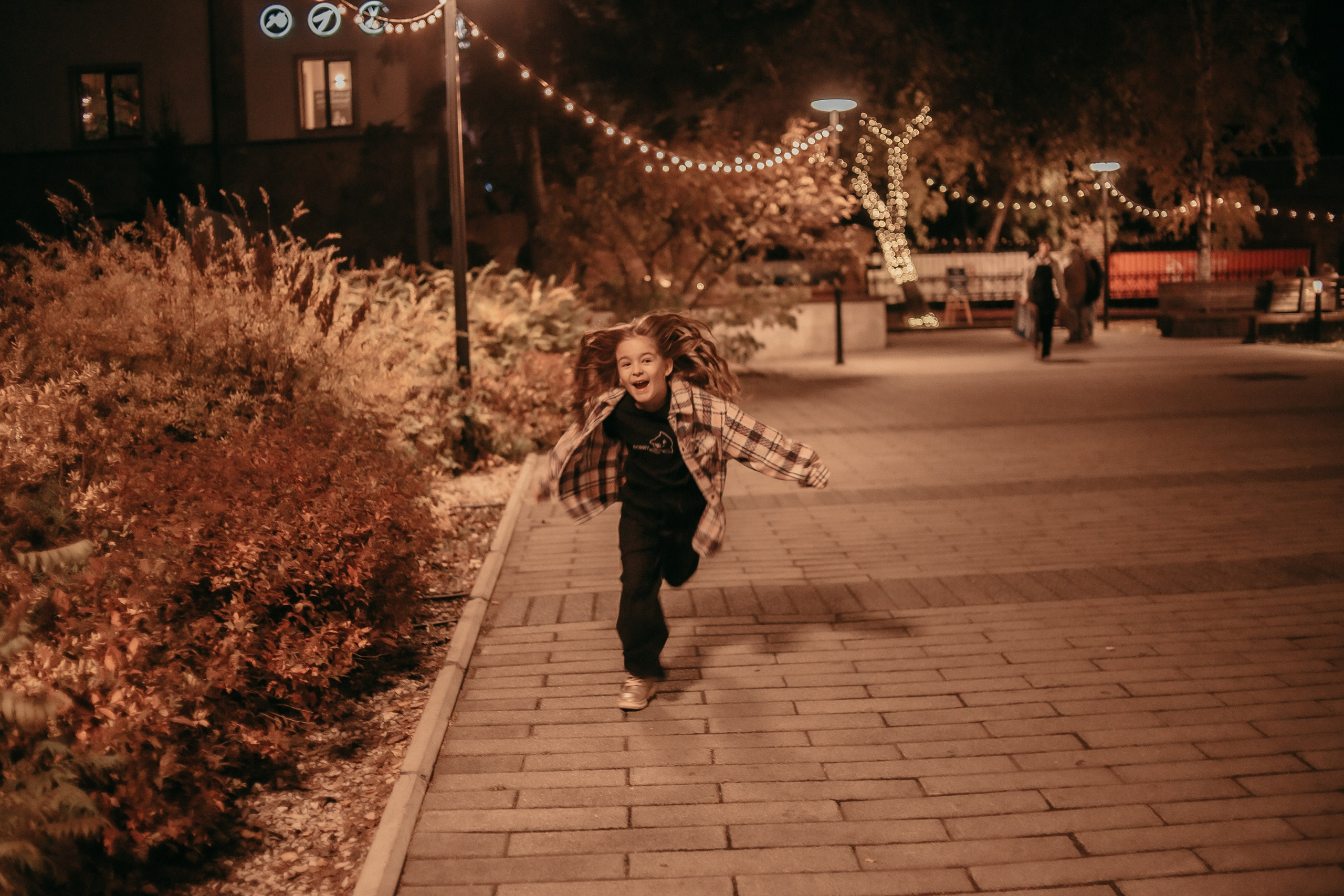 Ирина, Яна, Лера. Вечерняя прогулка. Фотограф Регина Крикунова г. Красноярск